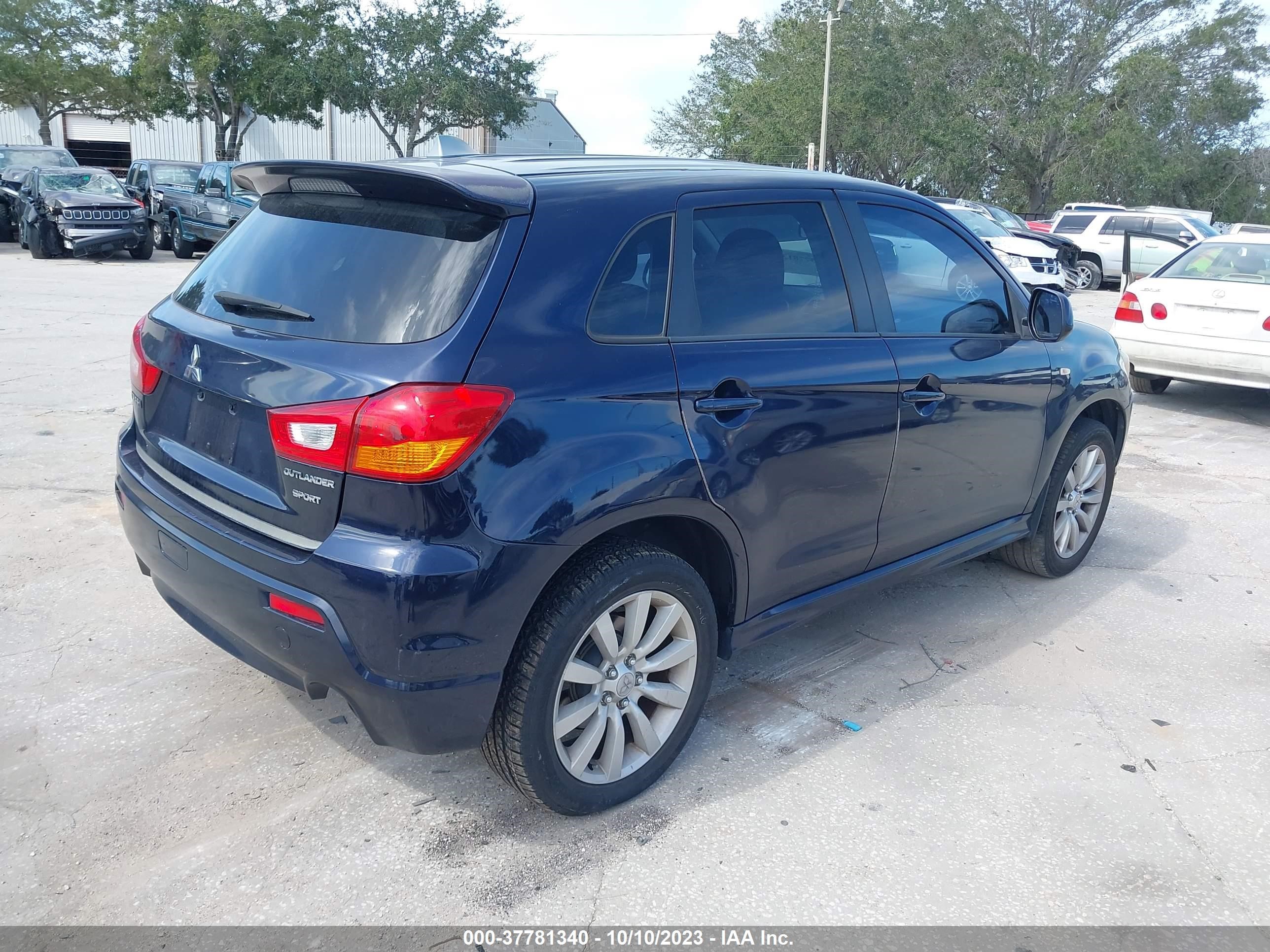 Photo 3 VIN: JA4AP4AU9BZ022161 - MITSUBISHI OUTLANDER 