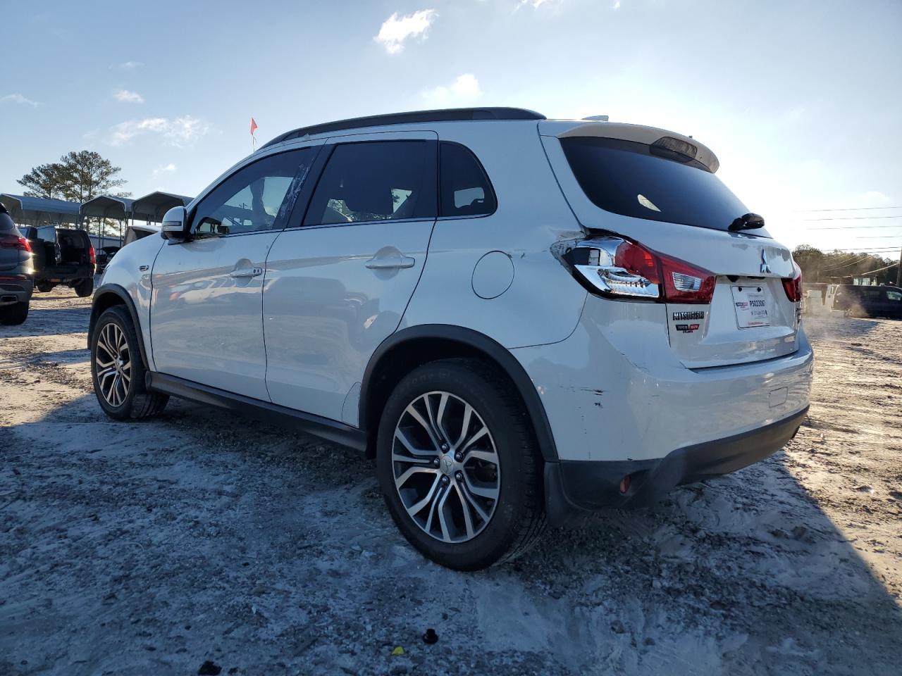 Photo 1 VIN: JA4AP4AWXHZ024723 - MITSUBISHI OUTLANDER 