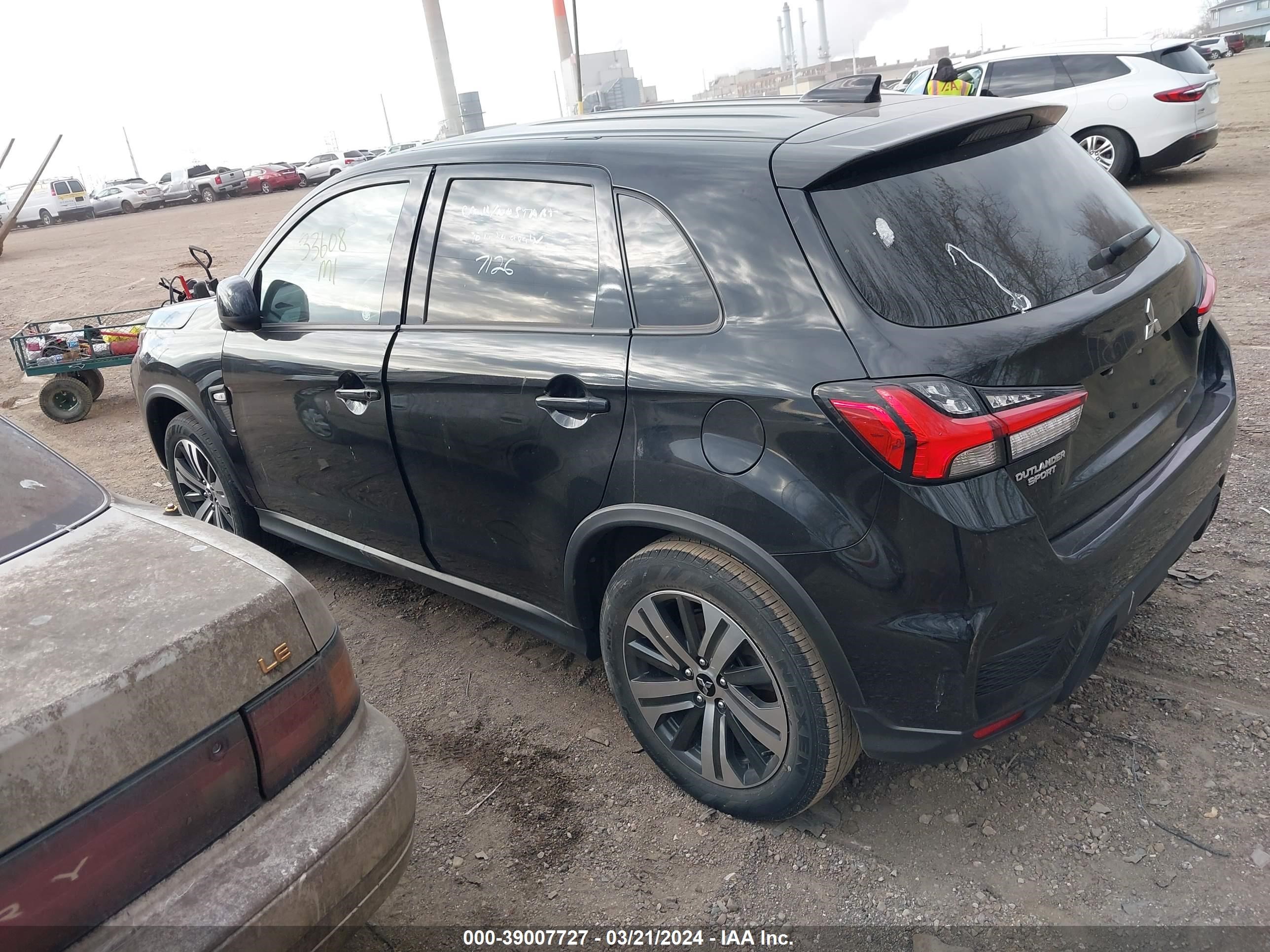 Photo 2 VIN: JA4APUAU0MU033338 - MITSUBISHI OUTLANDER 