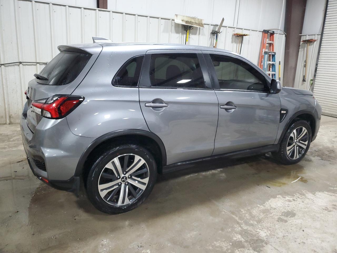 Photo 2 VIN: JA4APUAU5NU016536 - MITSUBISHI OUTLANDER 