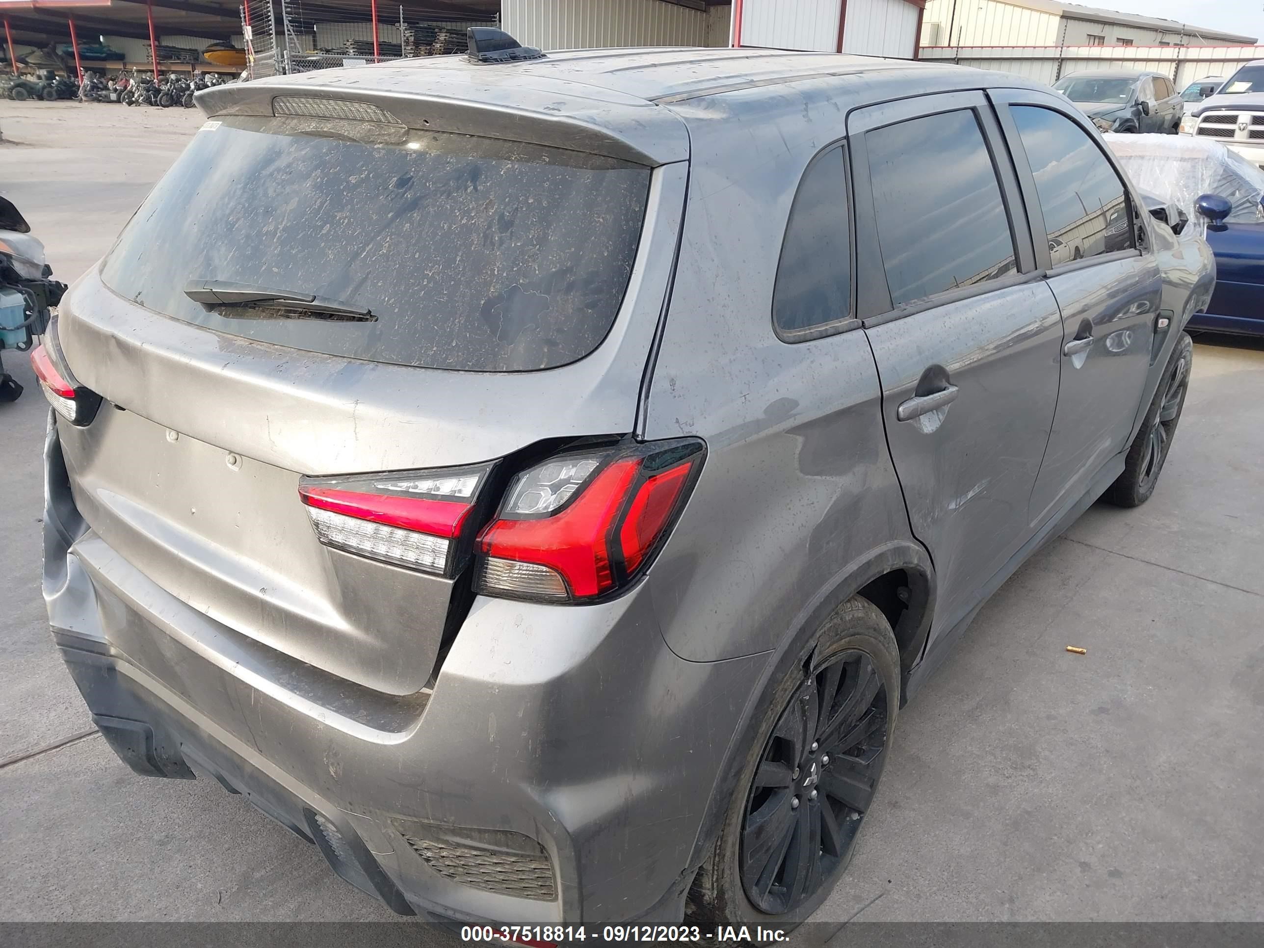 Photo 3 VIN: JA4APUAU8NU011444 - MITSUBISHI OUTLANDER 