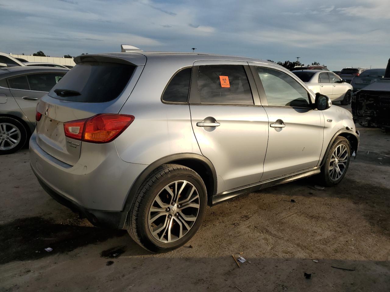 Photo 2 VIN: JA4AR3AU0HZ060357 - MITSUBISHI OUTLANDER 