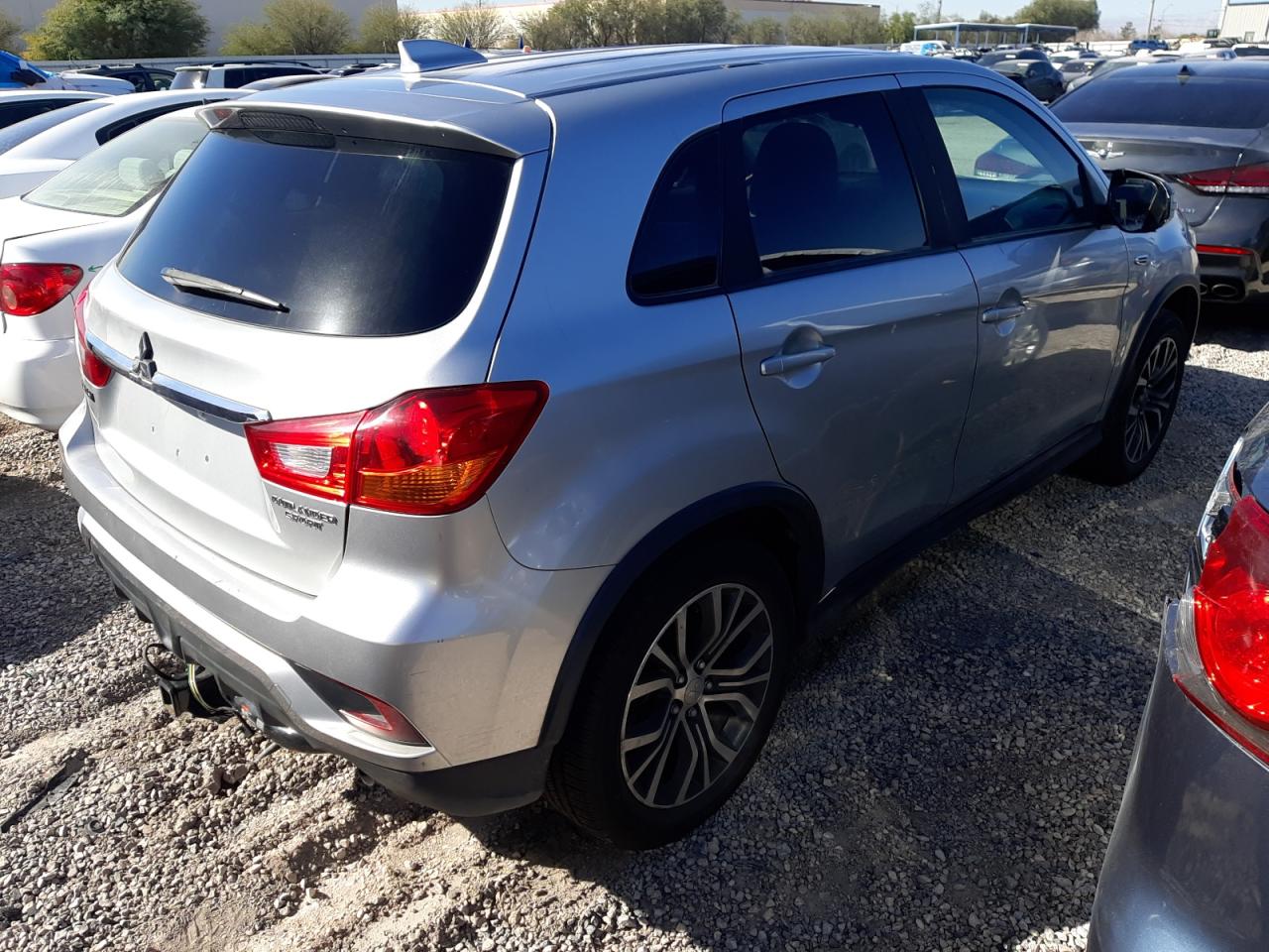 Photo 2 VIN: JA4AR3AU0KU011549 - MITSUBISHI OUTLANDER 