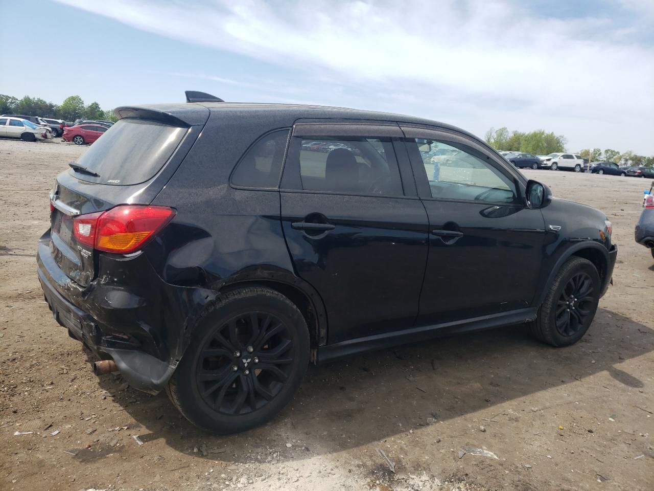 Photo 2 VIN: JA4AR3AU0KU024270 - MITSUBISHI OUTLANDER 