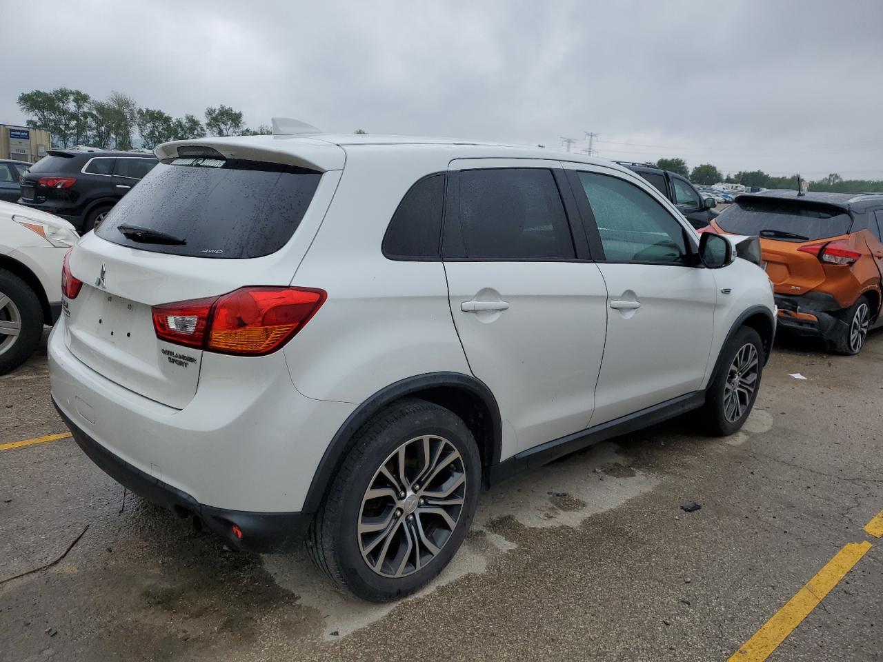 Photo 2 VIN: JA4AR3AU1HZ003455 - MITSUBISHI OUTLANDER 