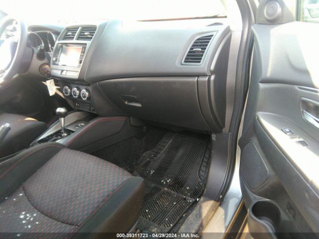 Photo 4 VIN: JA4AR3AU2JUD25561 - MITSUBISHI OUTLANDER SPORT 