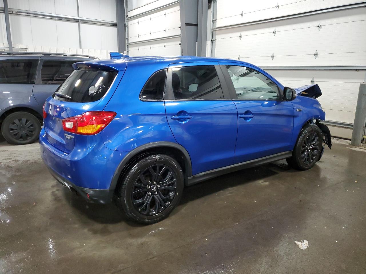 Photo 2 VIN: JA4AR3AU3HZ057159 - MITSUBISHI OUTLANDER 