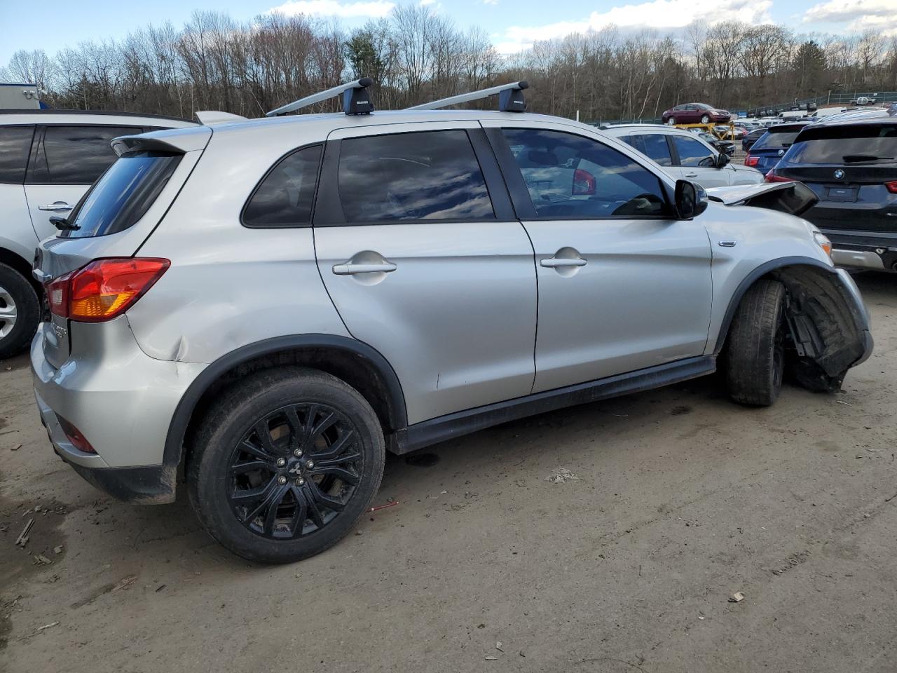 Photo 2 VIN: JA4AR3AU4JZ025374 - MITSUBISHI OUTLANDER 