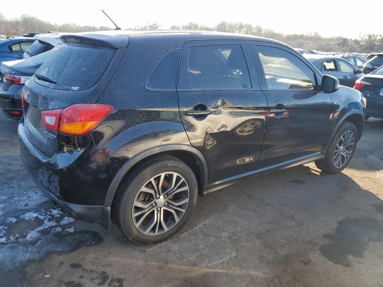 Photo 2 VIN: JA4AR3AU5GZ042077 - MITSUBISHI OUTLANDER 