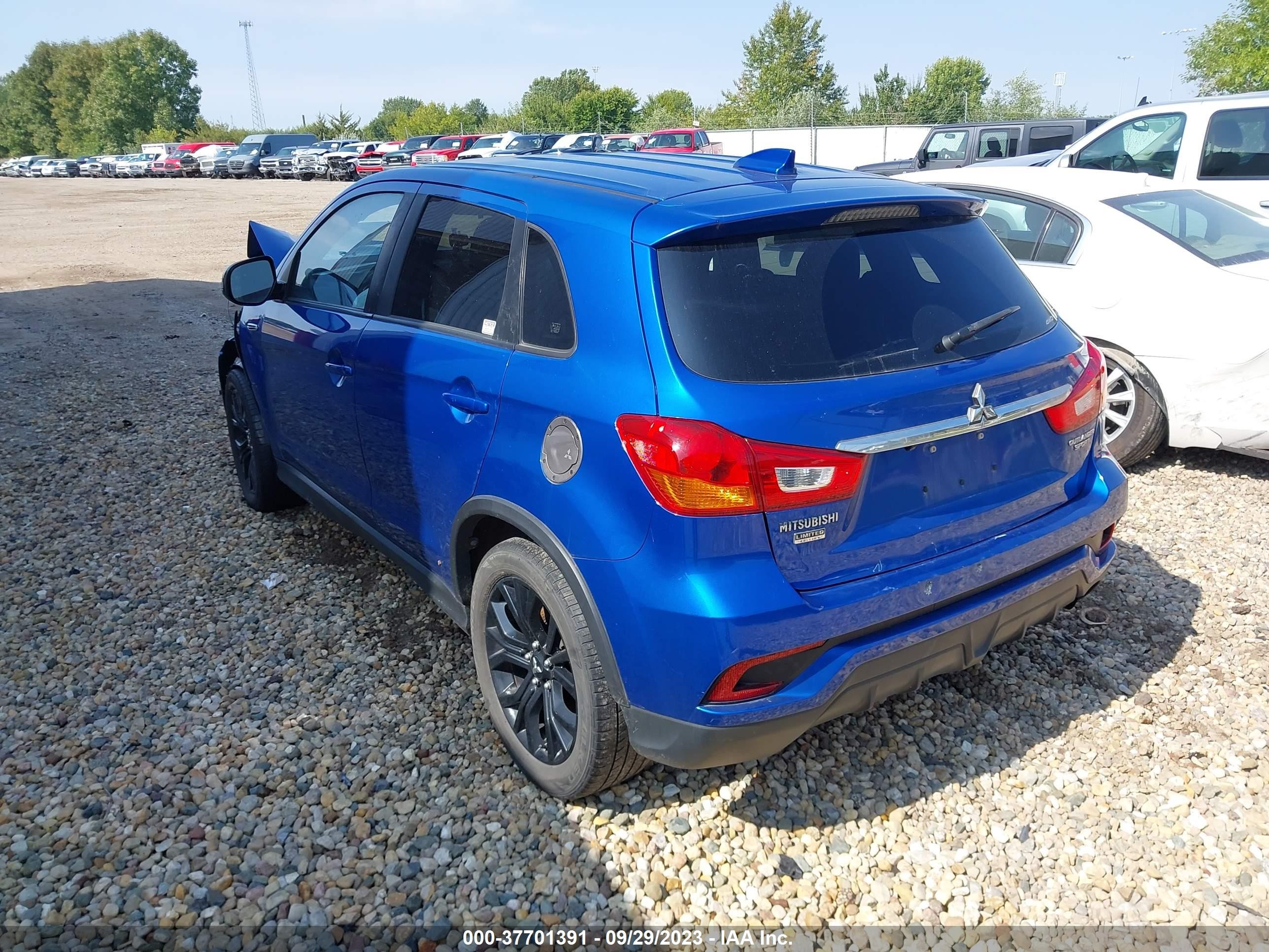 Photo 2 VIN: JA4AR3AU5JU011433 - MITSUBISHI OUTLANDER 