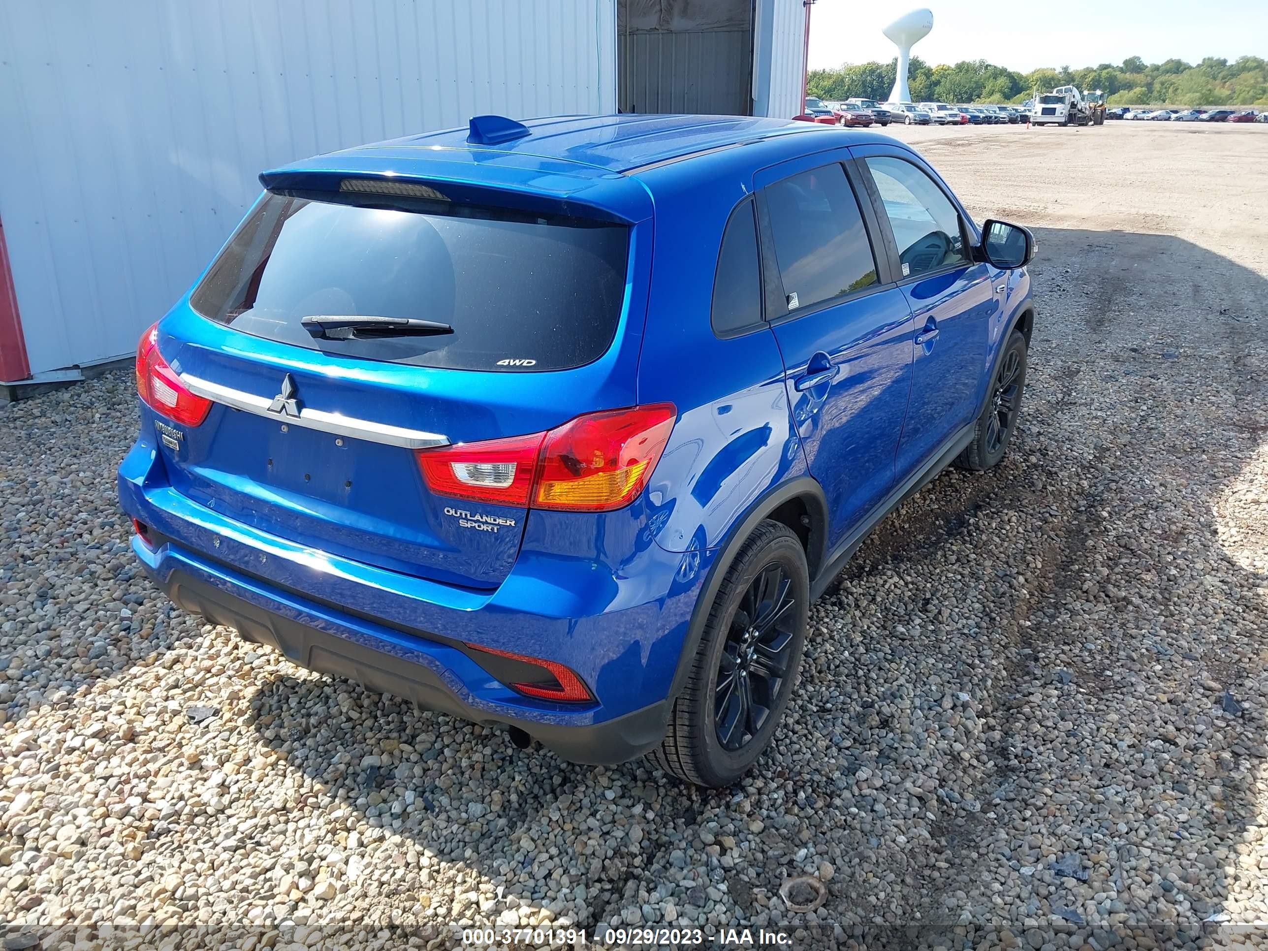 Photo 3 VIN: JA4AR3AU5JU011433 - MITSUBISHI OUTLANDER 