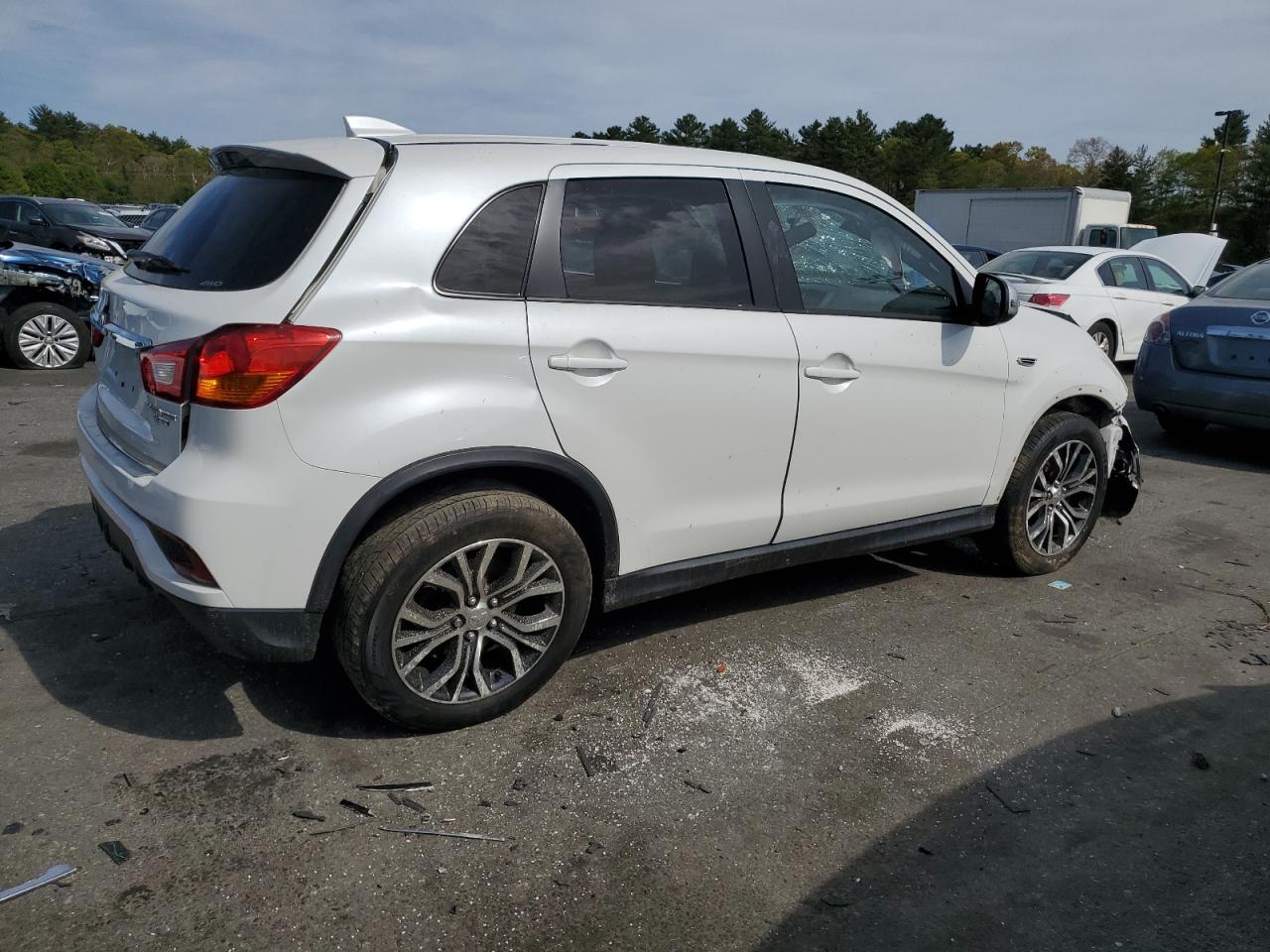 Photo 2 VIN: JA4AR3AU5KU001728 - MITSUBISHI OUTLANDER 