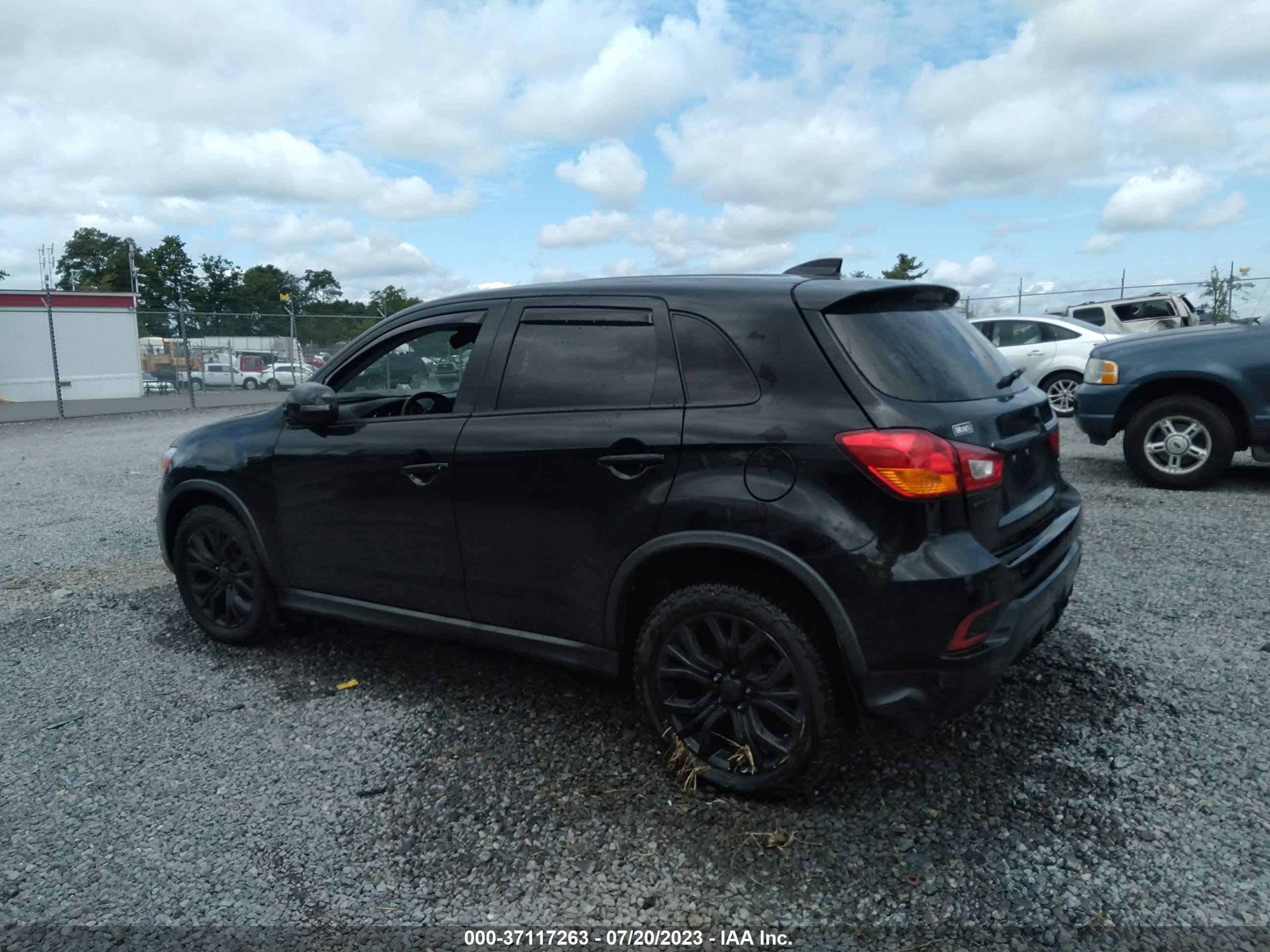 Photo 2 VIN: JA4AR3AU6JZ000363 - MITSUBISHI OUTLANDER 