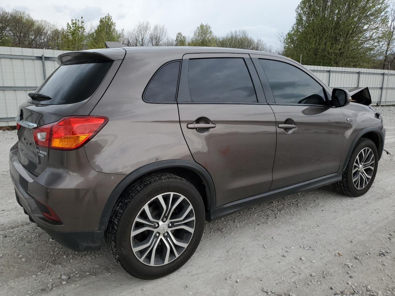 Photo 2 VIN: JA4AR3AU6KU002872 - MITSUBISHI OUTLANDER 