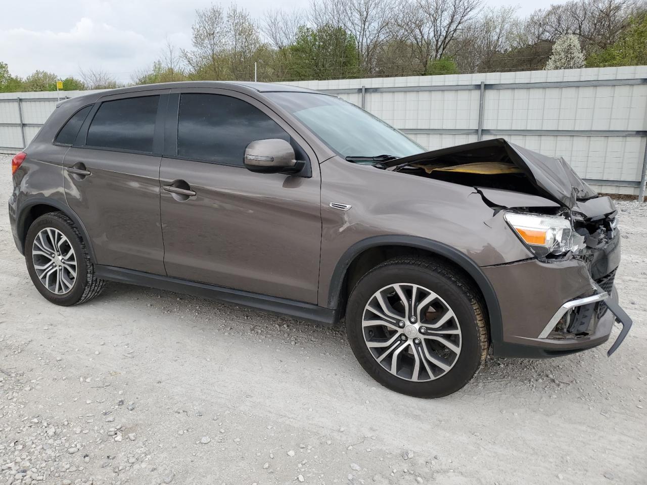 Photo 3 VIN: JA4AR3AU6KU002872 - MITSUBISHI OUTLANDER 