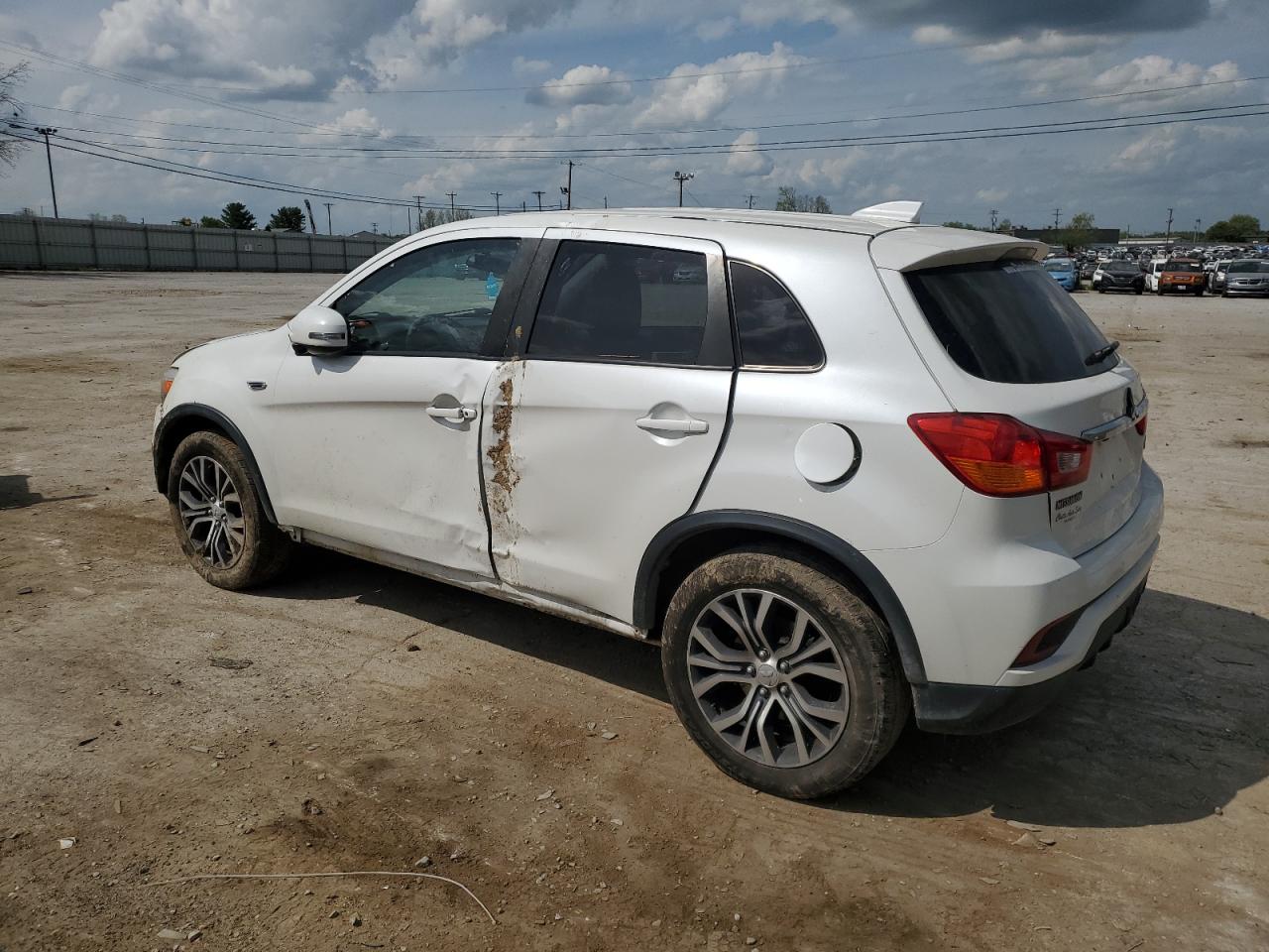 Photo 1 VIN: JA4AR3AU7JZ005636 - MITSUBISHI OUTLANDER 