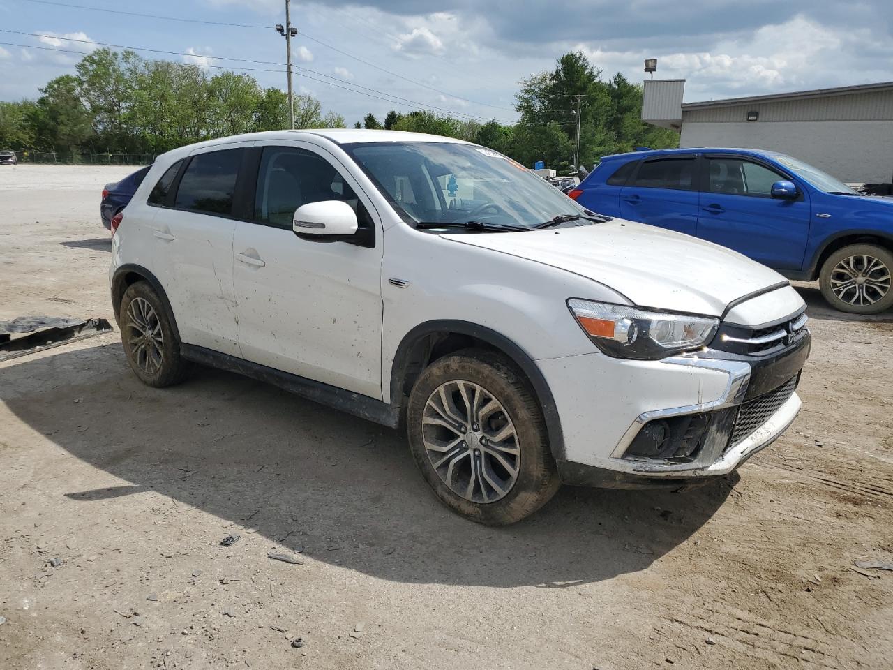 Photo 3 VIN: JA4AR3AU7JZ005636 - MITSUBISHI OUTLANDER 