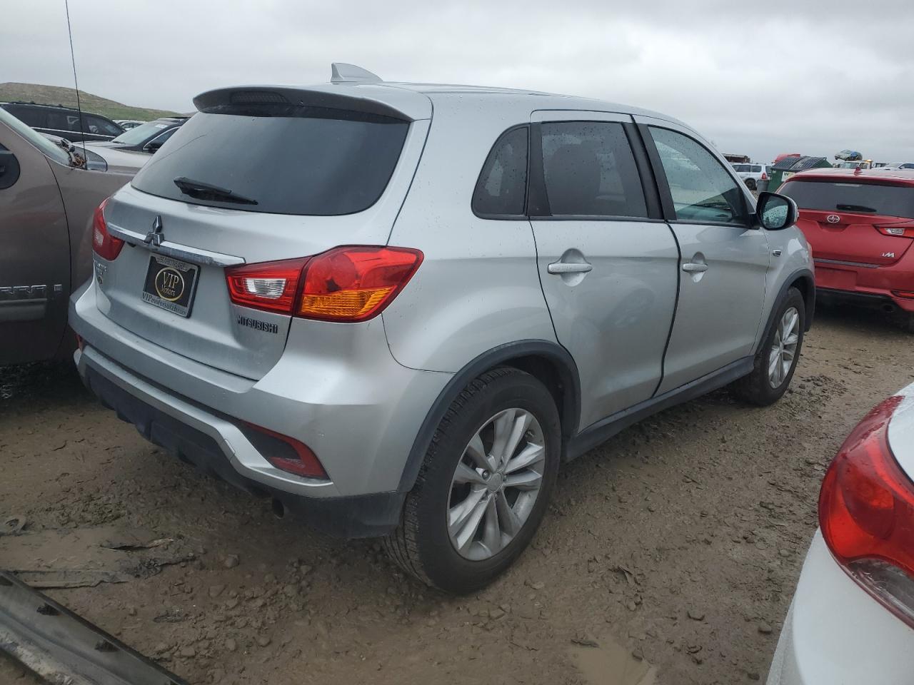 Photo 2 VIN: JA4AR3AU7KU017588 - MITSUBISHI OUTLANDER 