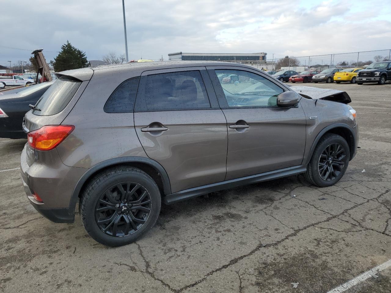 Photo 2 VIN: JA4AR3AU8JZ024938 - MITSUBISHI OUTLANDER 