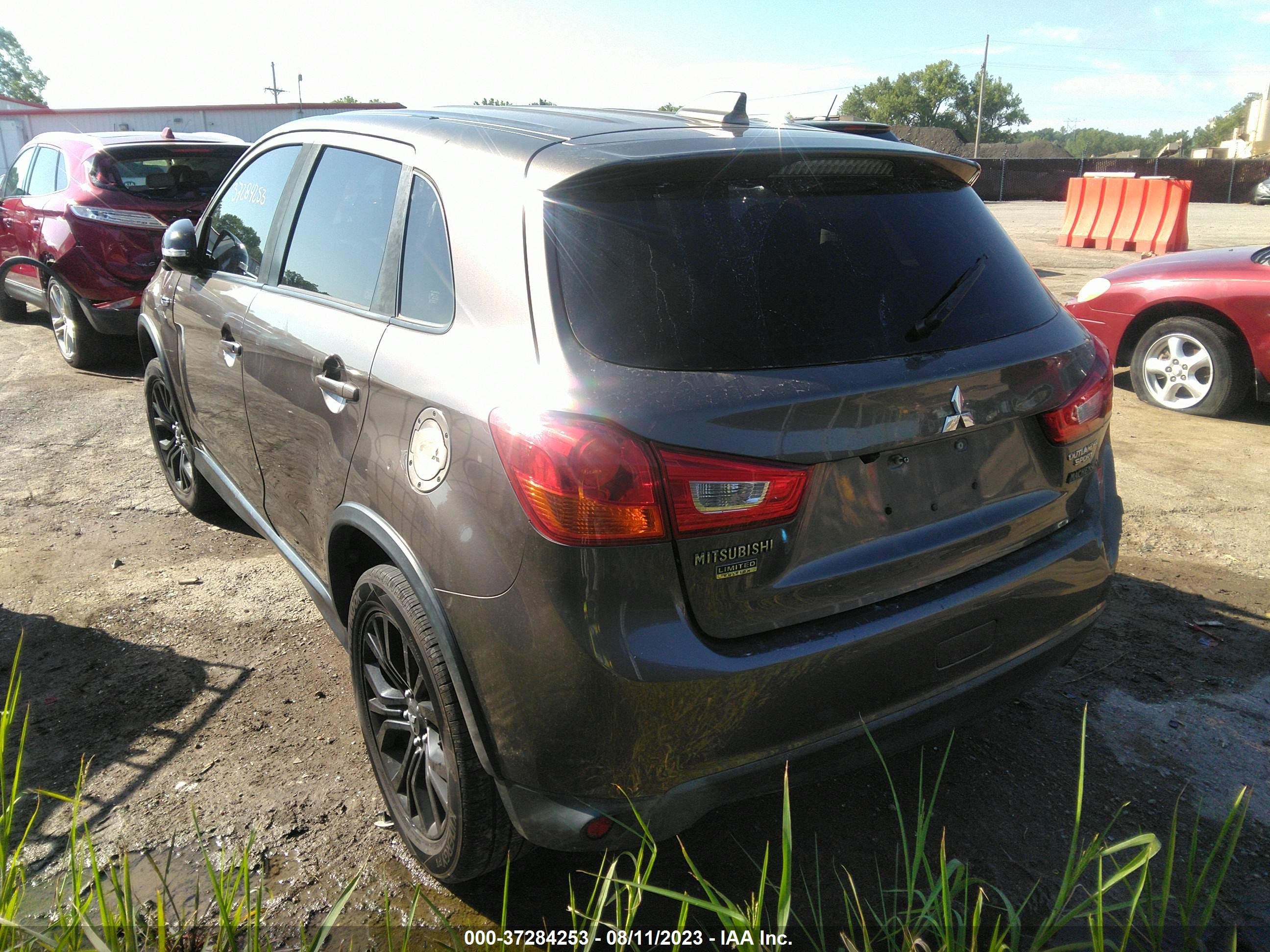 Photo 2 VIN: JA4AR3AU9HZ035022 - MITSUBISHI OUTLANDER 