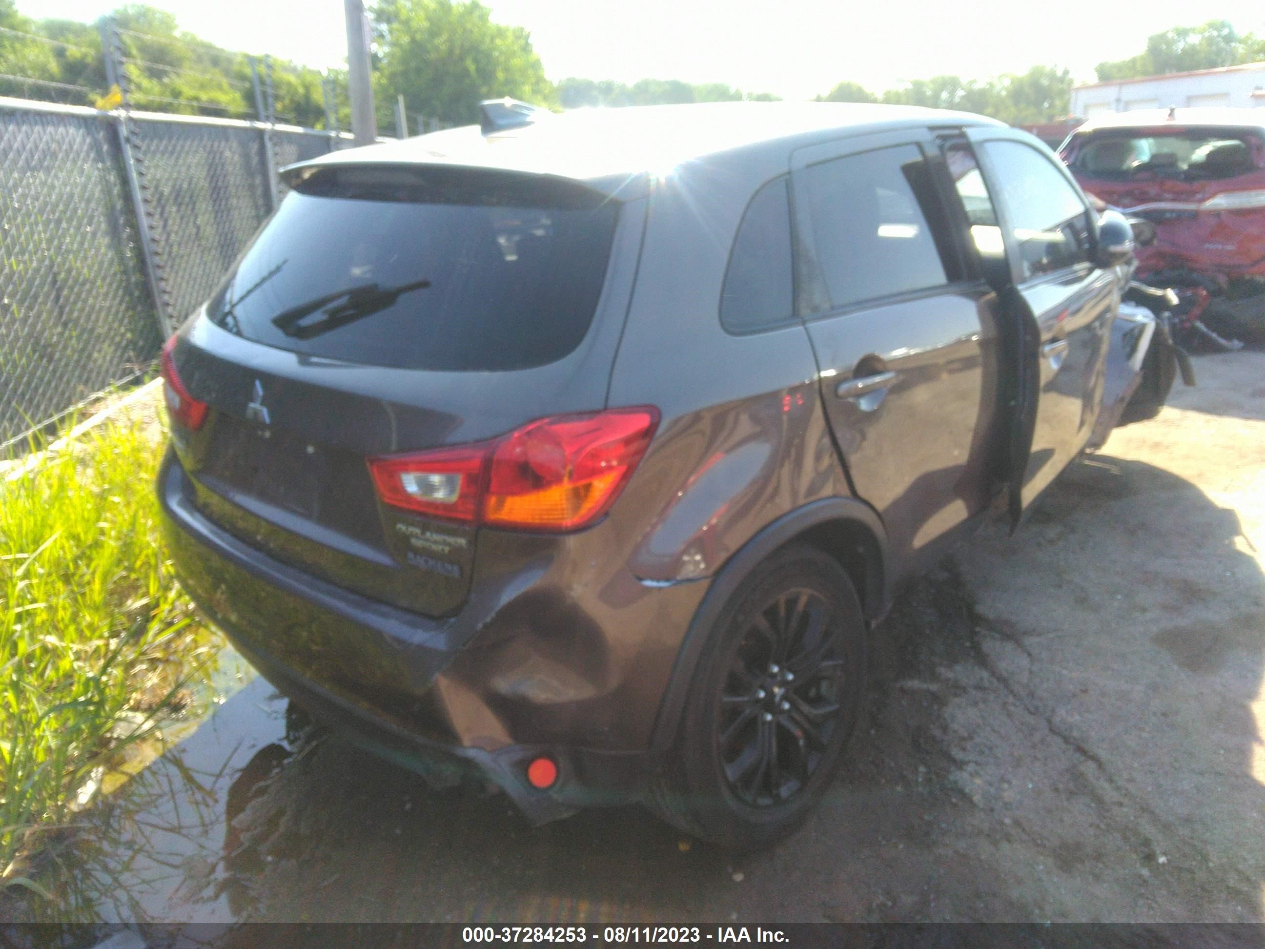 Photo 3 VIN: JA4AR3AU9HZ035022 - MITSUBISHI OUTLANDER 