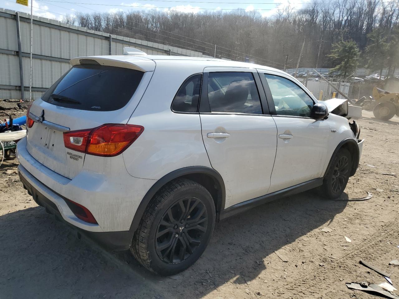 Photo 2 VIN: JA4AR3AU9JZ025189 - MITSUBISHI OUTLANDER 