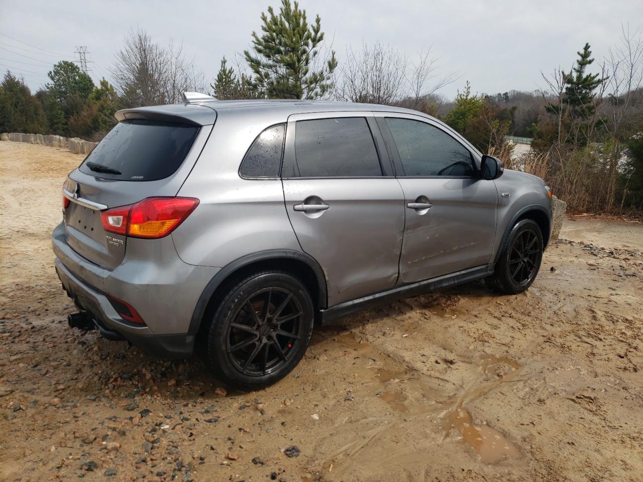 Photo 2 VIN: JA4AR3AUXJU010682 - MITSUBISHI OUTLANDER 