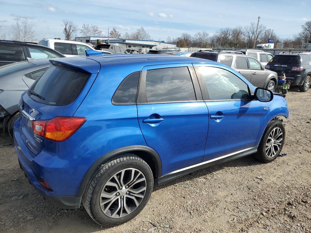 Photo 2 VIN: JA4AR3AUXJU021696 - MITSUBISHI OUTLANDER 