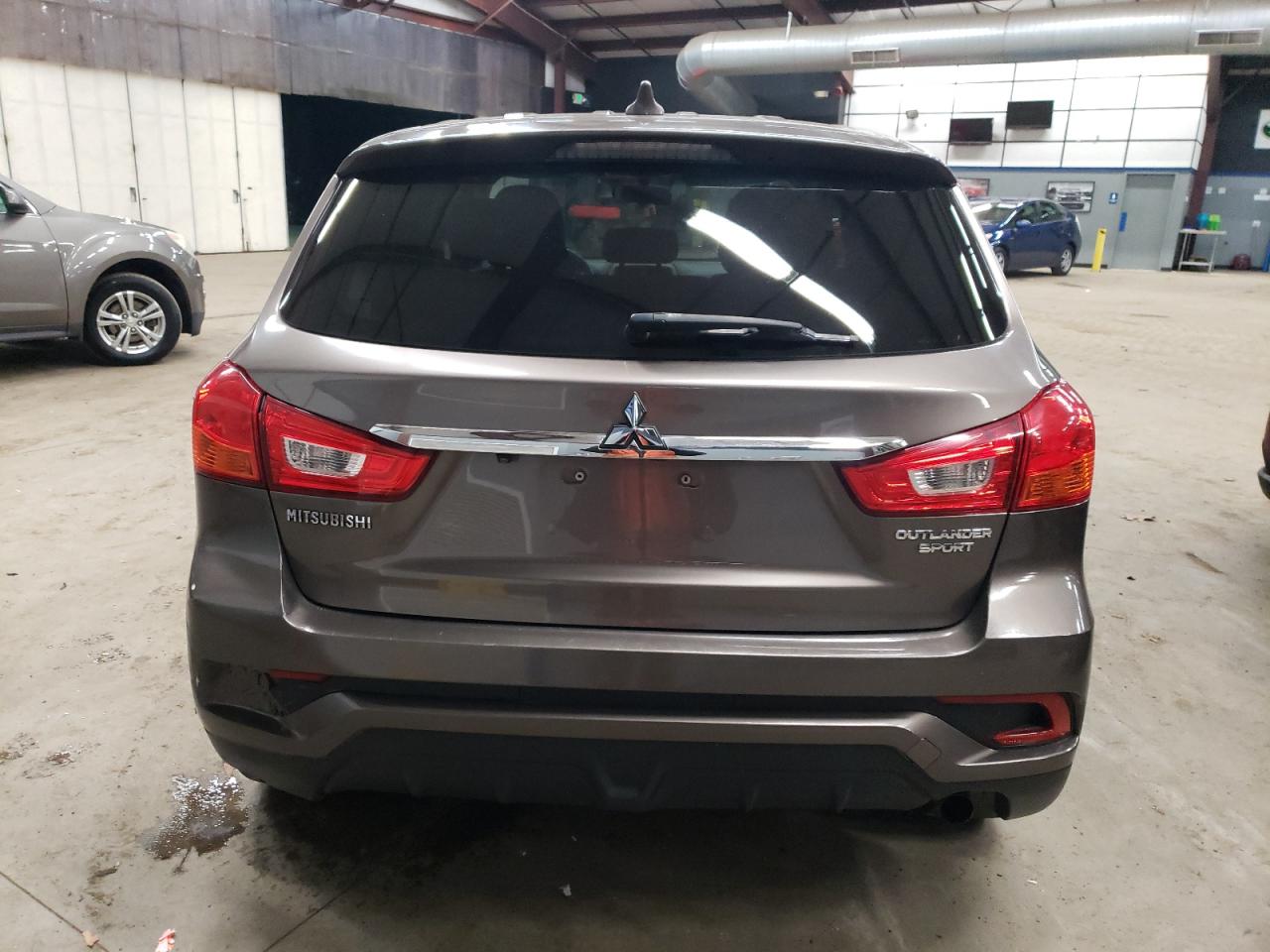 Photo 5 VIN: JA4AR3AW9JU011646 - MITSUBISHI OUTLANDER 