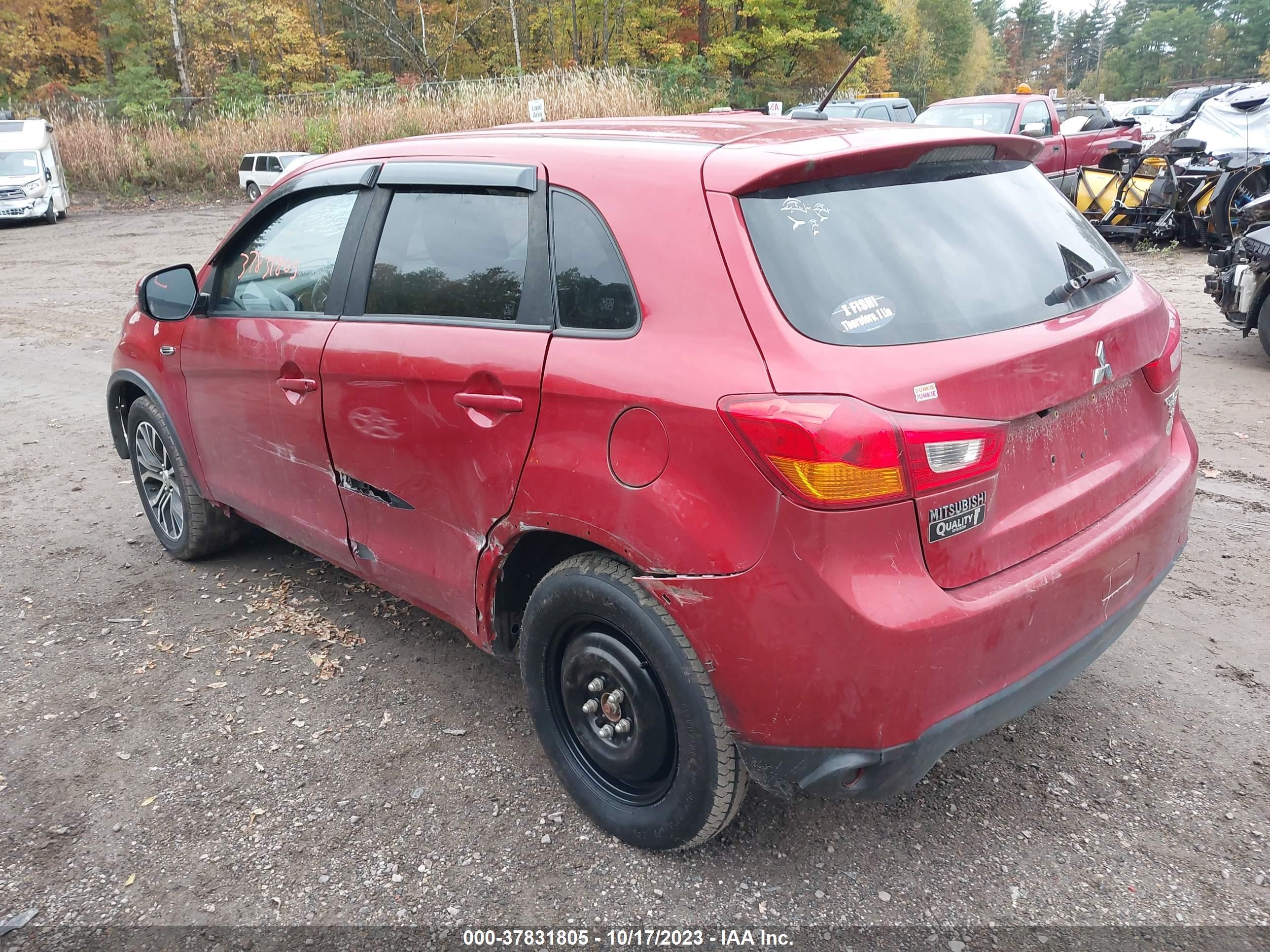 Photo 2 VIN: JA4AR3AWXGZ046532 - MITSUBISHI OUTLANDER 