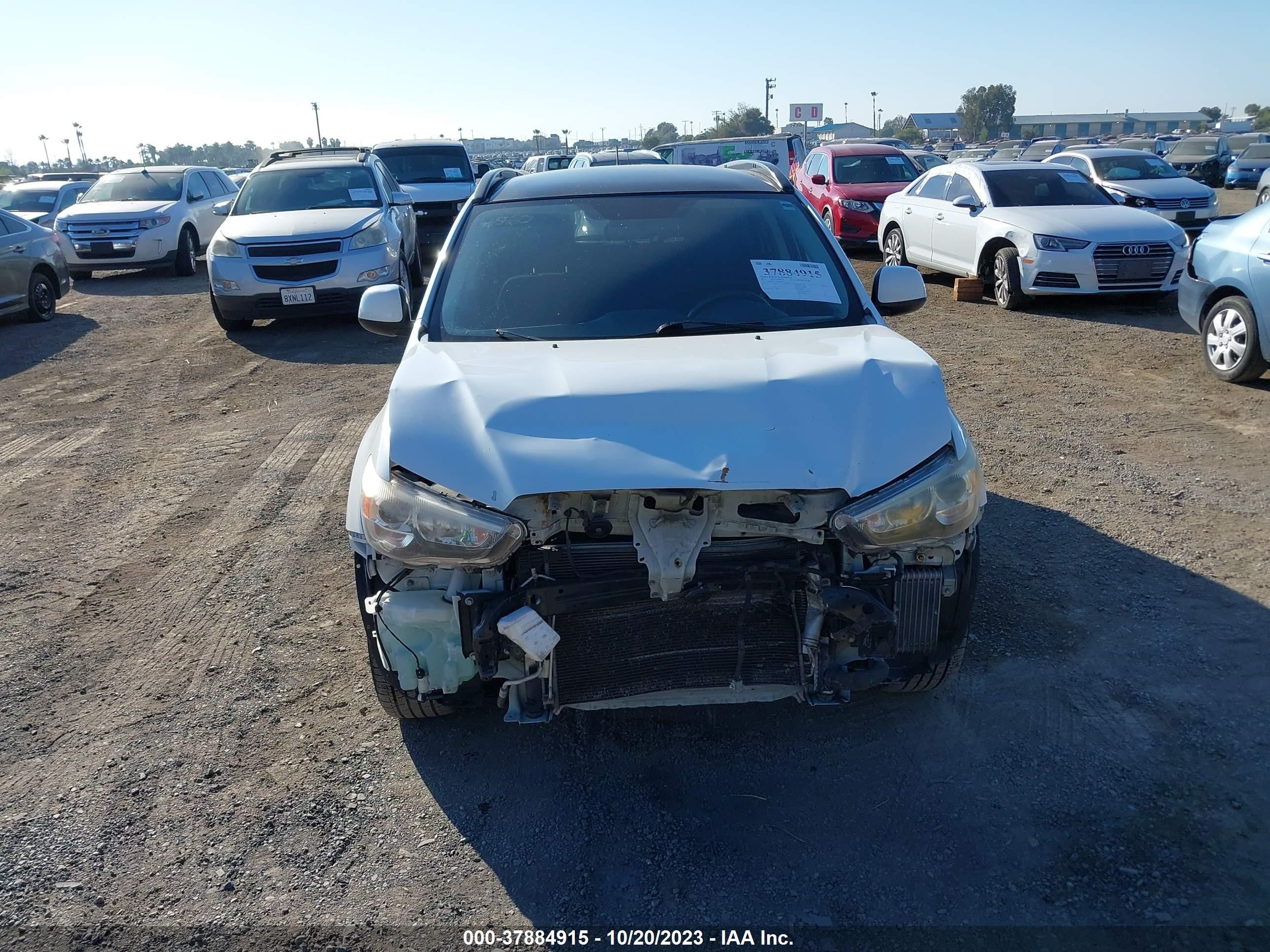 Photo 12 VIN: JA4AR4AU1CZ006239 - MITSUBISHI OUTLANDER 