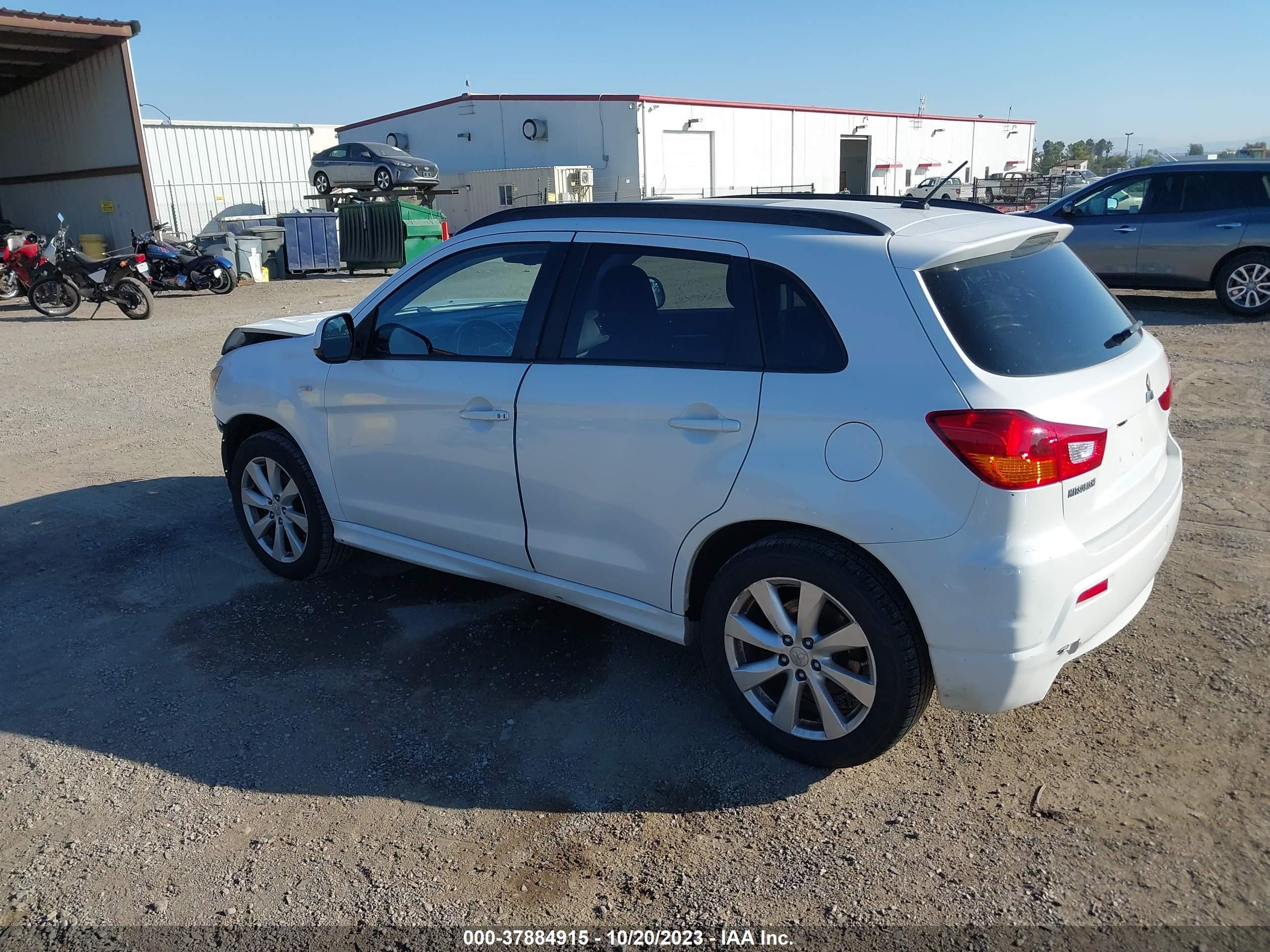 Photo 2 VIN: JA4AR4AU1CZ006239 - MITSUBISHI OUTLANDER 