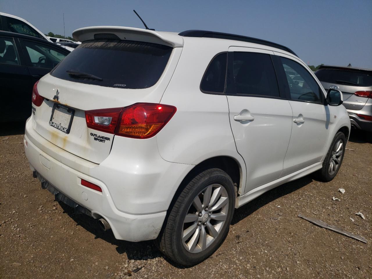 Photo 2 VIN: JA4AR4AU4BZ012938 - MITSUBISHI OUTLANDER 