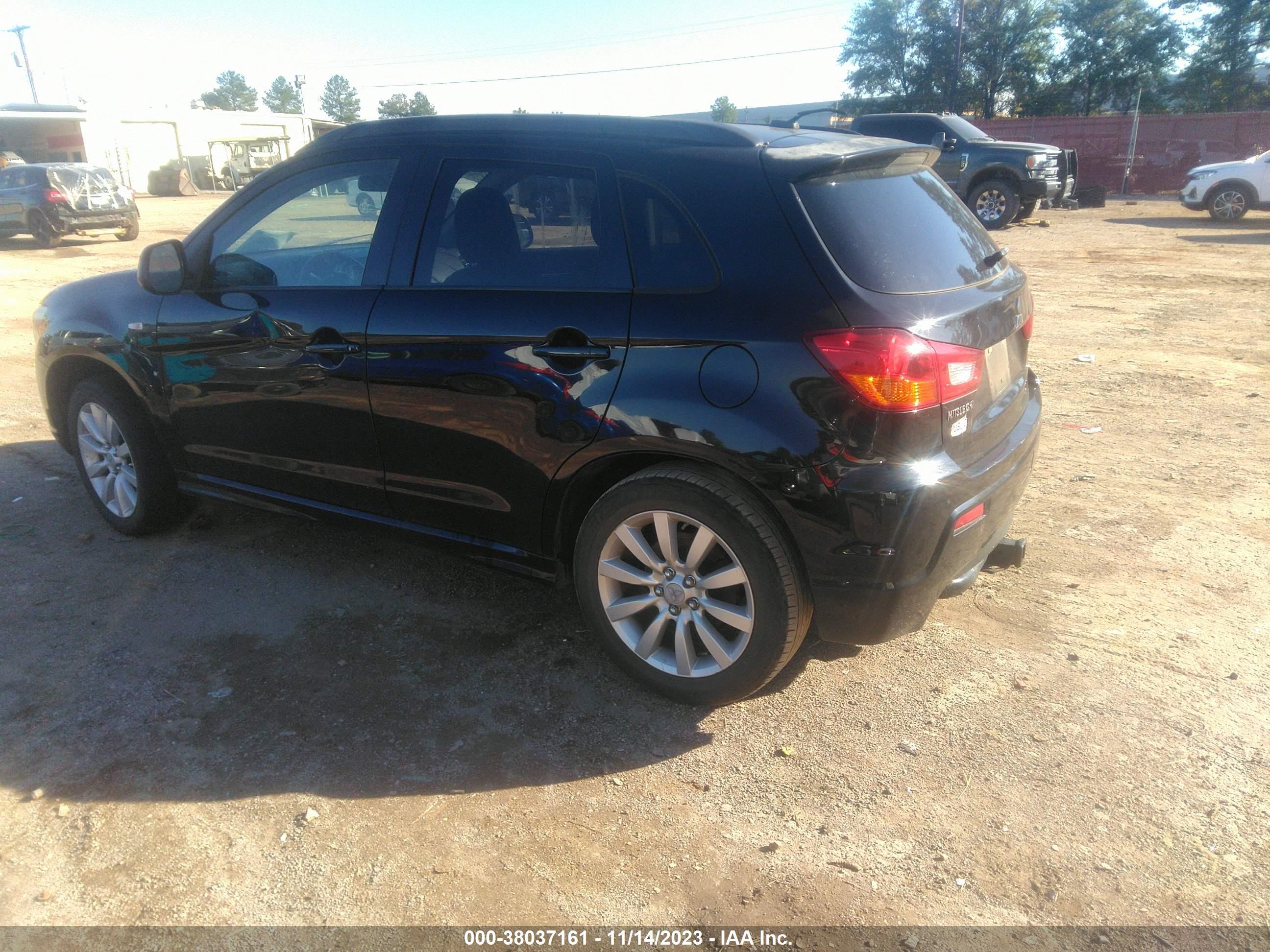 Photo 2 VIN: JA4AR4AU5BZ012981 - MITSUBISHI OUTLANDER 