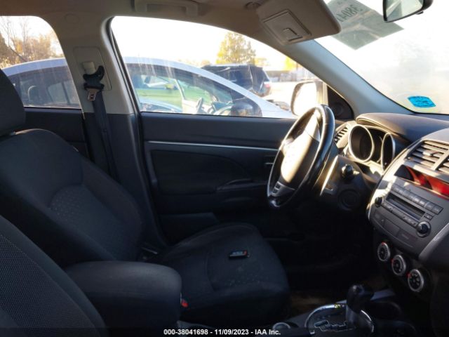 Photo 4 VIN: JA4AR4AU5BZ020501 - MITSUBISHI OUTLANDER SPORT 