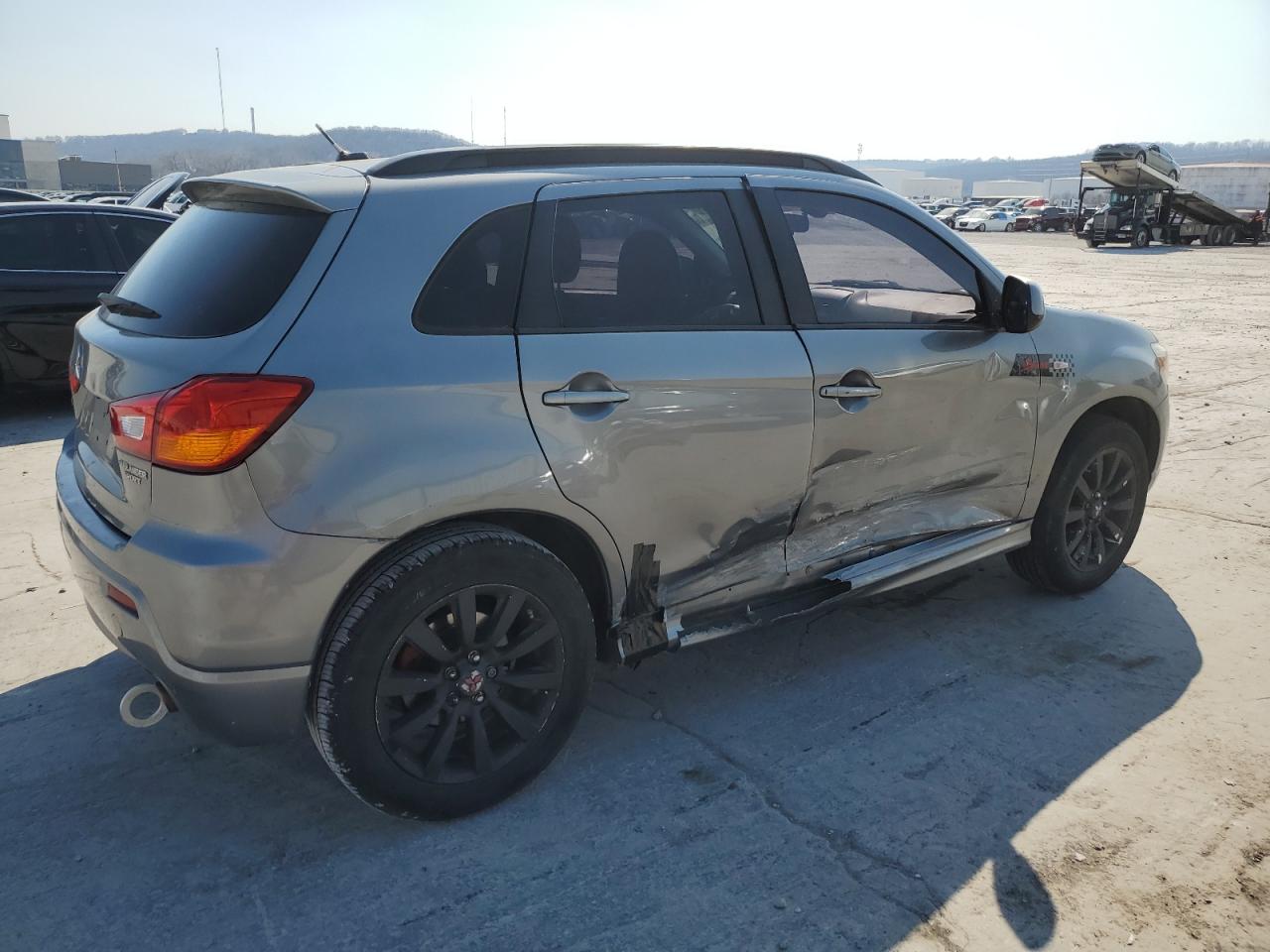 Photo 2 VIN: JA4AR4AU6BZ011726 - MITSUBISHI OUTLANDER 