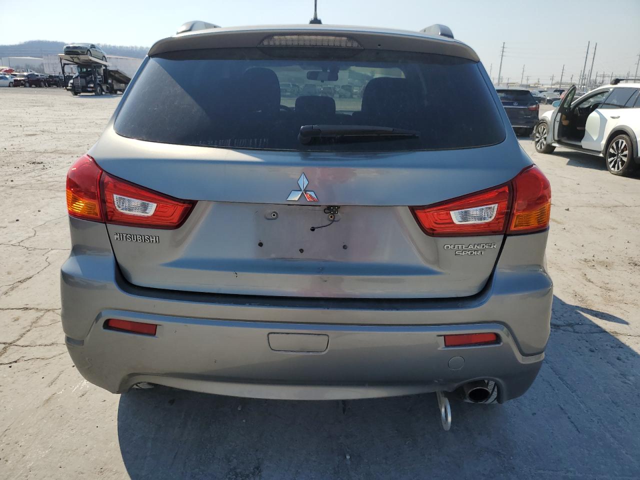 Photo 5 VIN: JA4AR4AU6BZ011726 - MITSUBISHI OUTLANDER 