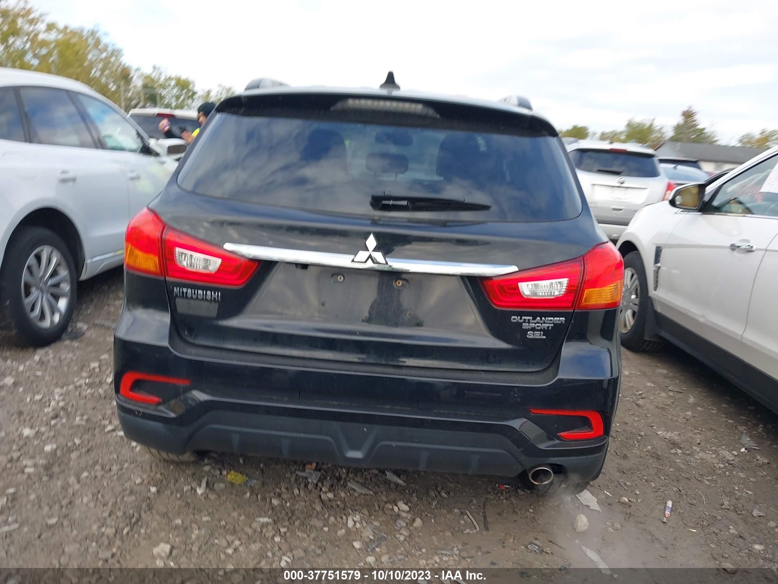 Photo 15 VIN: JA4AR4AW1JZ007244 - MITSUBISHI OUTLANDER 