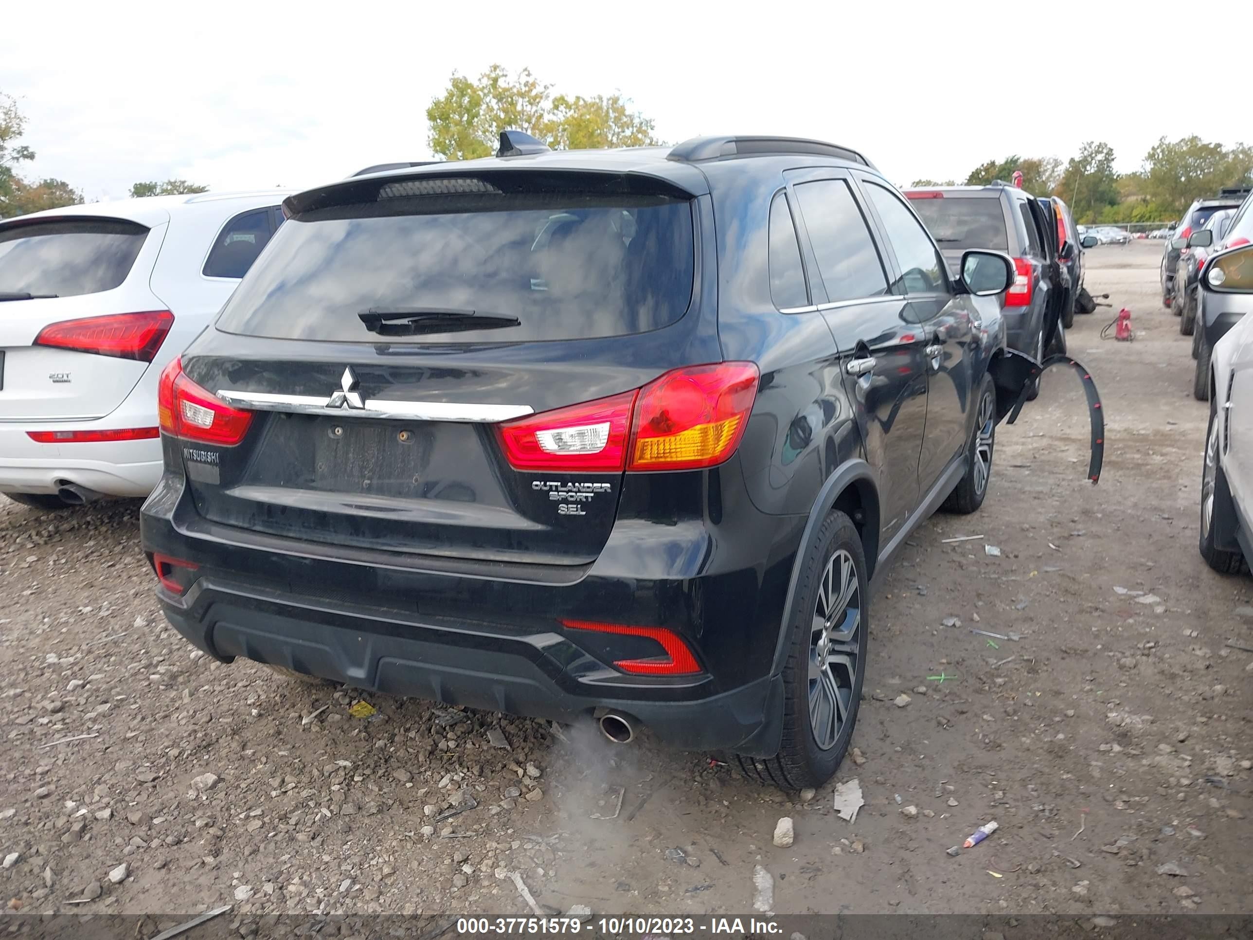 Photo 3 VIN: JA4AR4AW1JZ007244 - MITSUBISHI OUTLANDER 