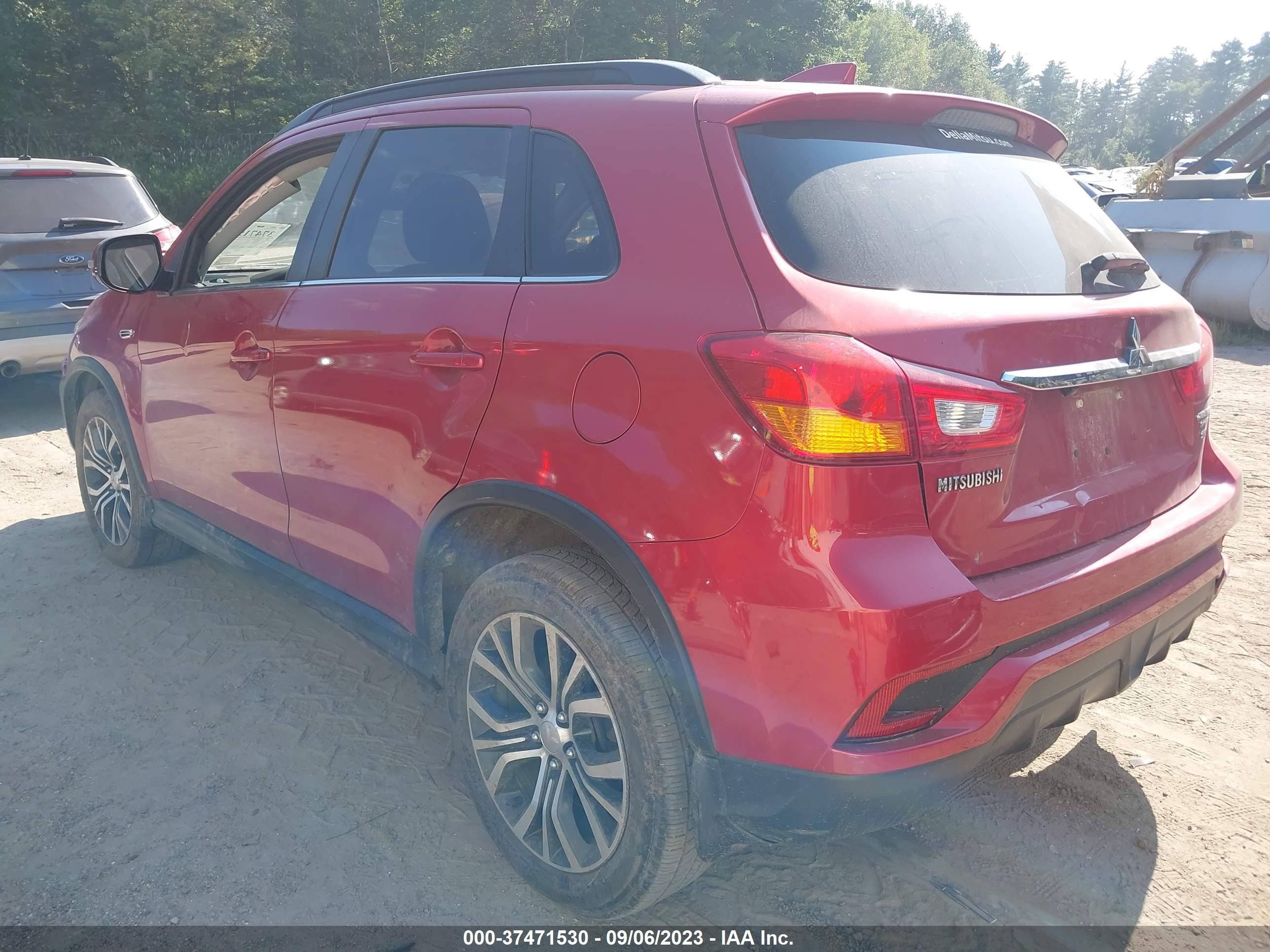 Photo 2 VIN: JA4AR4AW6JU018737 - MITSUBISHI OUTLANDER 