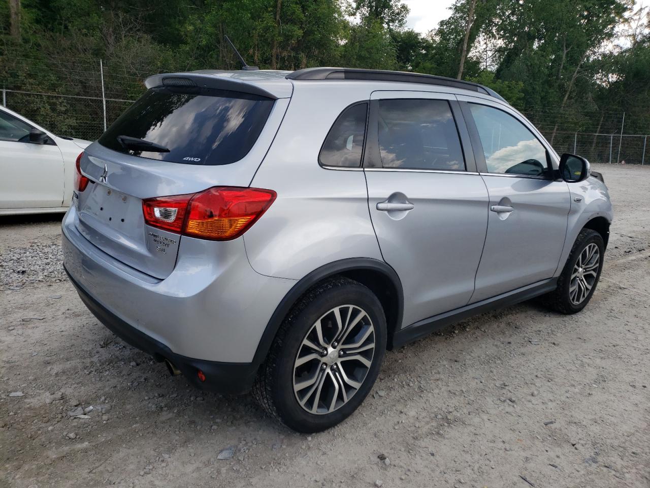 Photo 2 VIN: JA4AR4AWXGZ050778 - MITSUBISHI OUTLANDER 