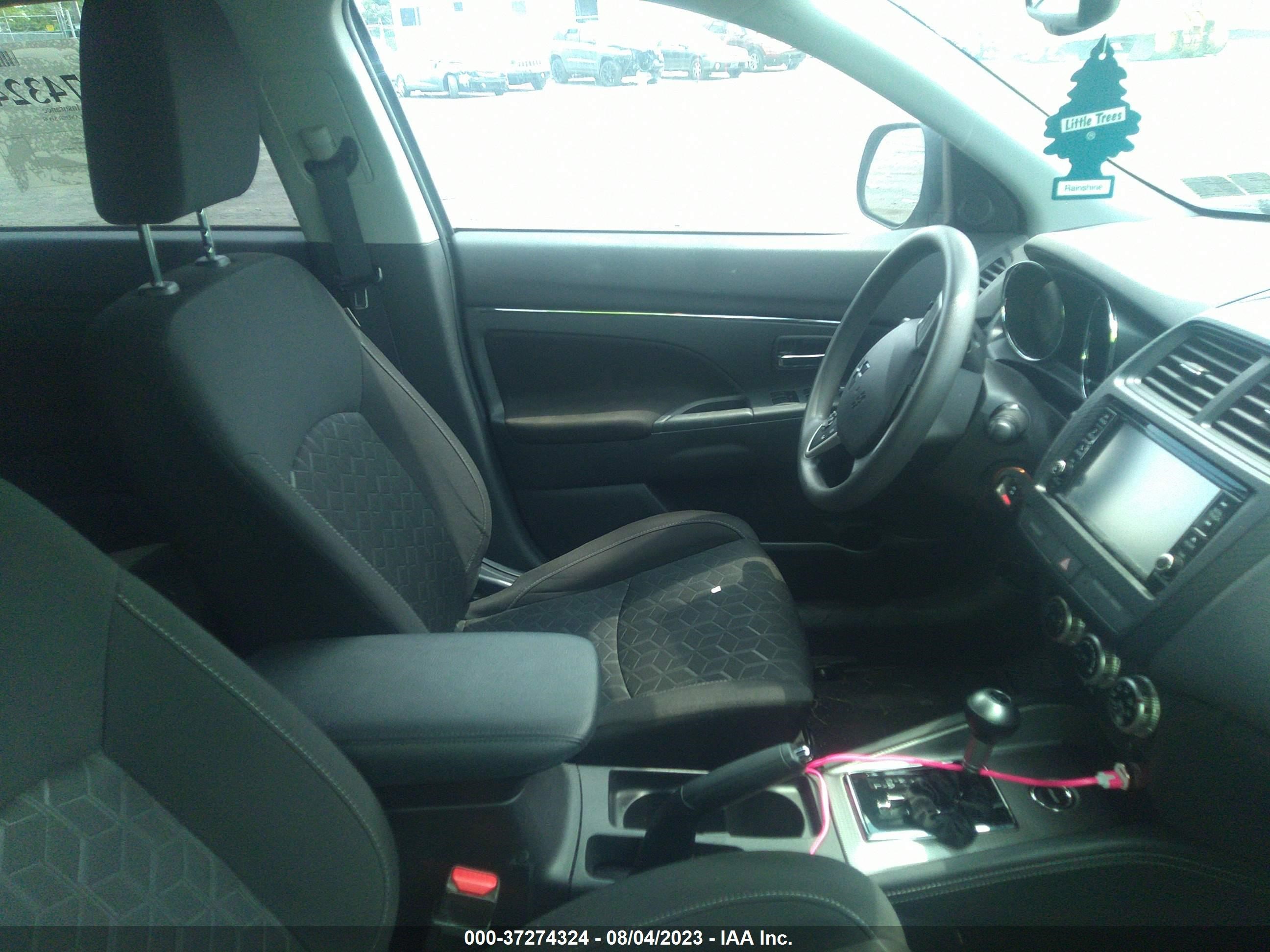 Photo 4 VIN: JA4ARUAU0MU008143 - MITSUBISHI OUTLANDER 