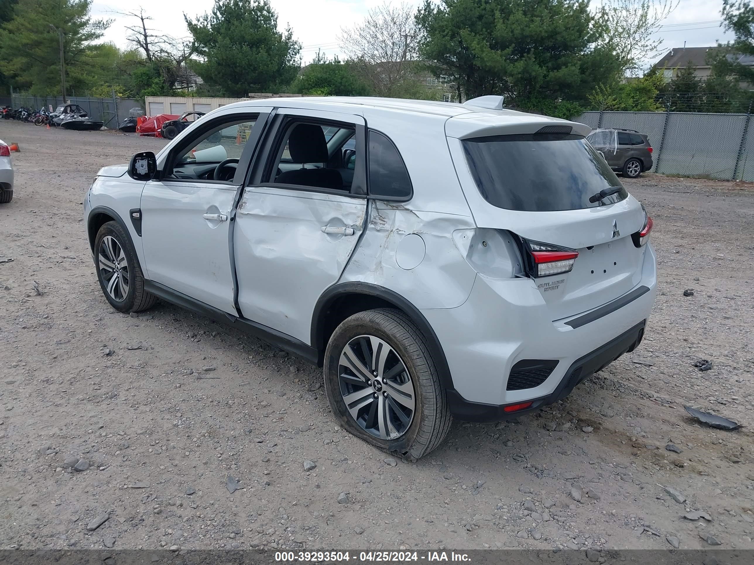 Photo 2 VIN: JA4ARUAU1RU007574 - MITSUBISHI OUTLANDER 