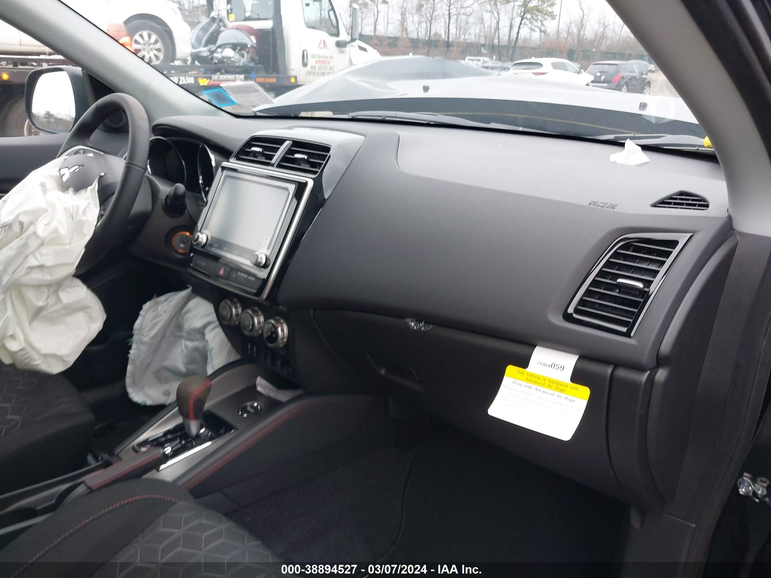 Photo 4 VIN: JA4ARUAU2RU003548 - MITSUBISHI OUTLANDER 