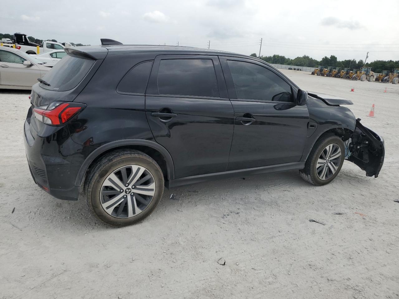 Photo 2 VIN: JA4ARUAU5PU005923 - MITSUBISHI OUTLANDER 