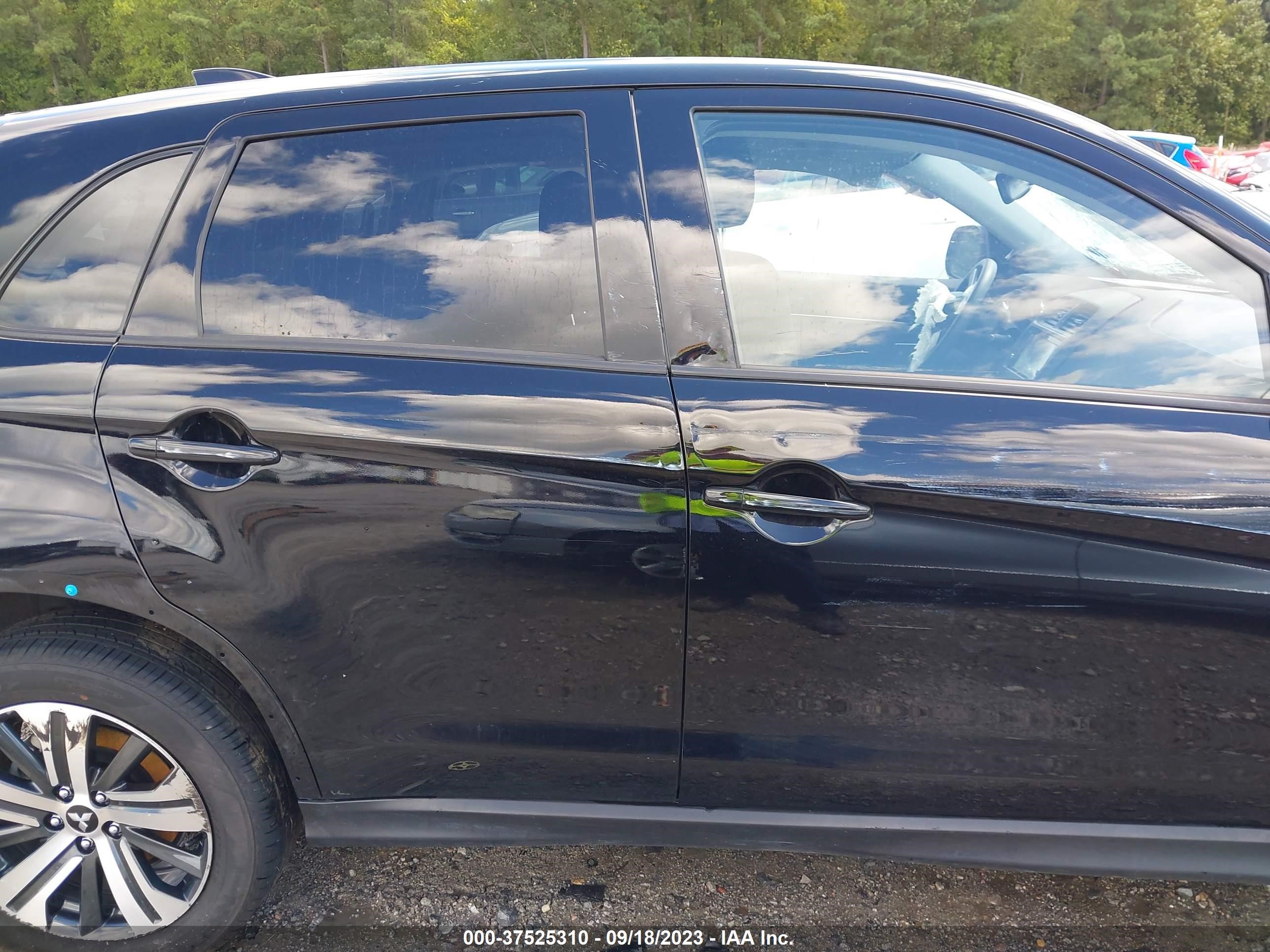 Photo 12 VIN: JA4ARUAU7PU008001 - MITSUBISHI OUTLANDER 