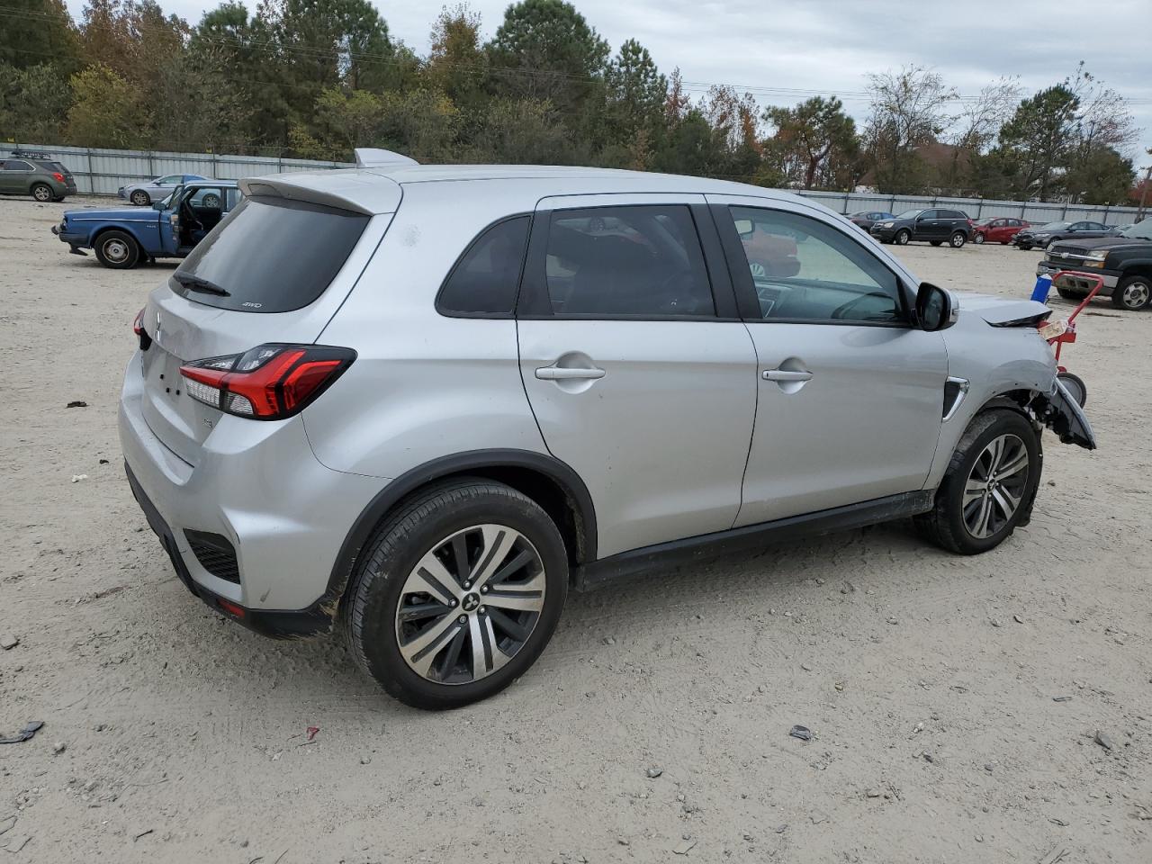 Photo 2 VIN: JA4ARUAUXPU004217 - MITSUBISHI OUTLANDER 