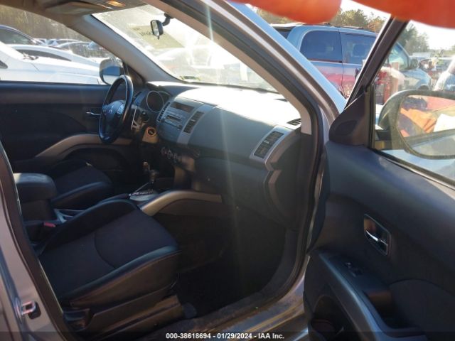 Photo 4 VIN: JA4AS3AW1AZ017027 - MITSUBISHI OUTLANDER 