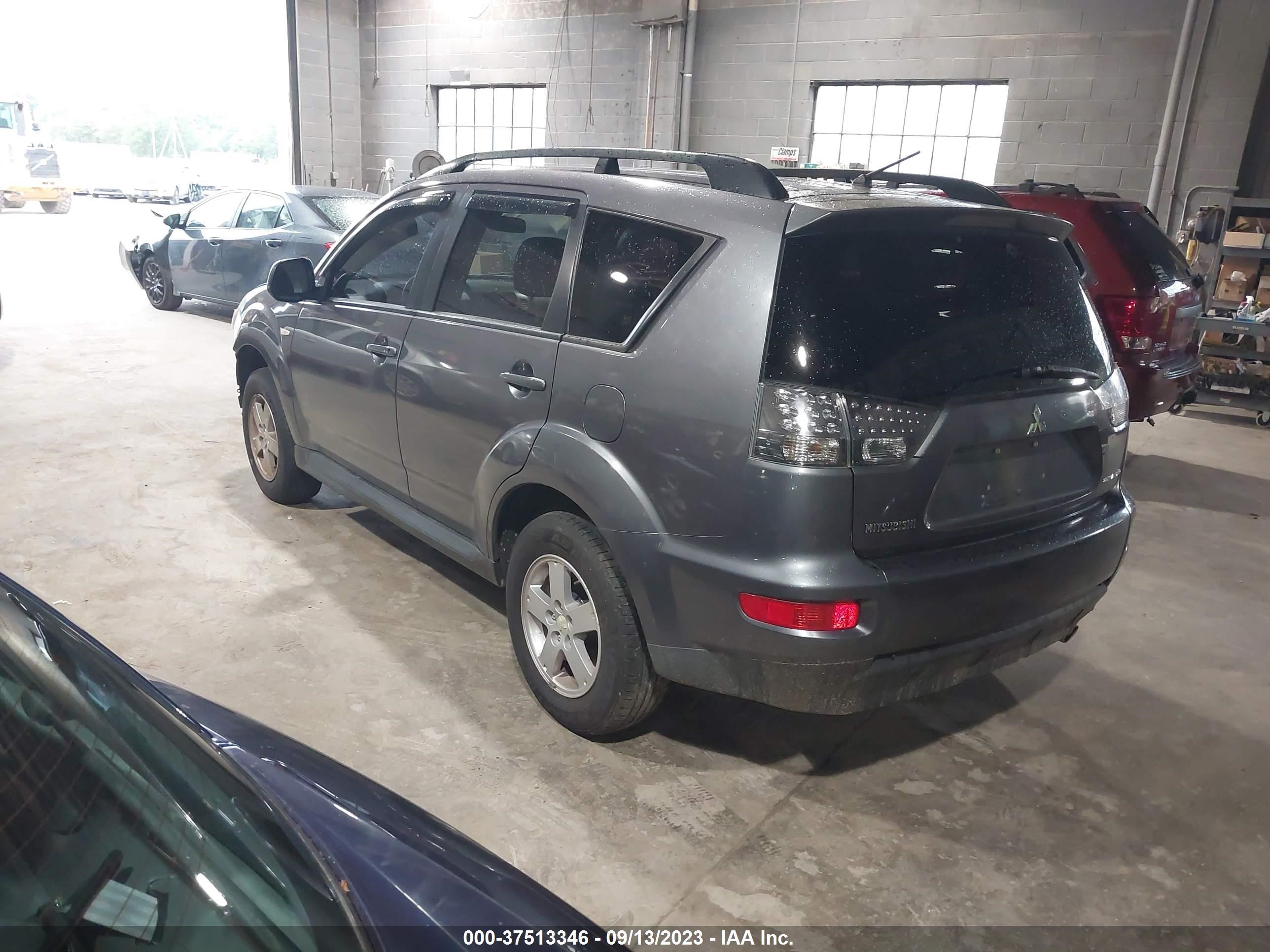 Photo 2 VIN: JA4AT2AW3AZ001919 - MITSUBISHI OUTLANDER 