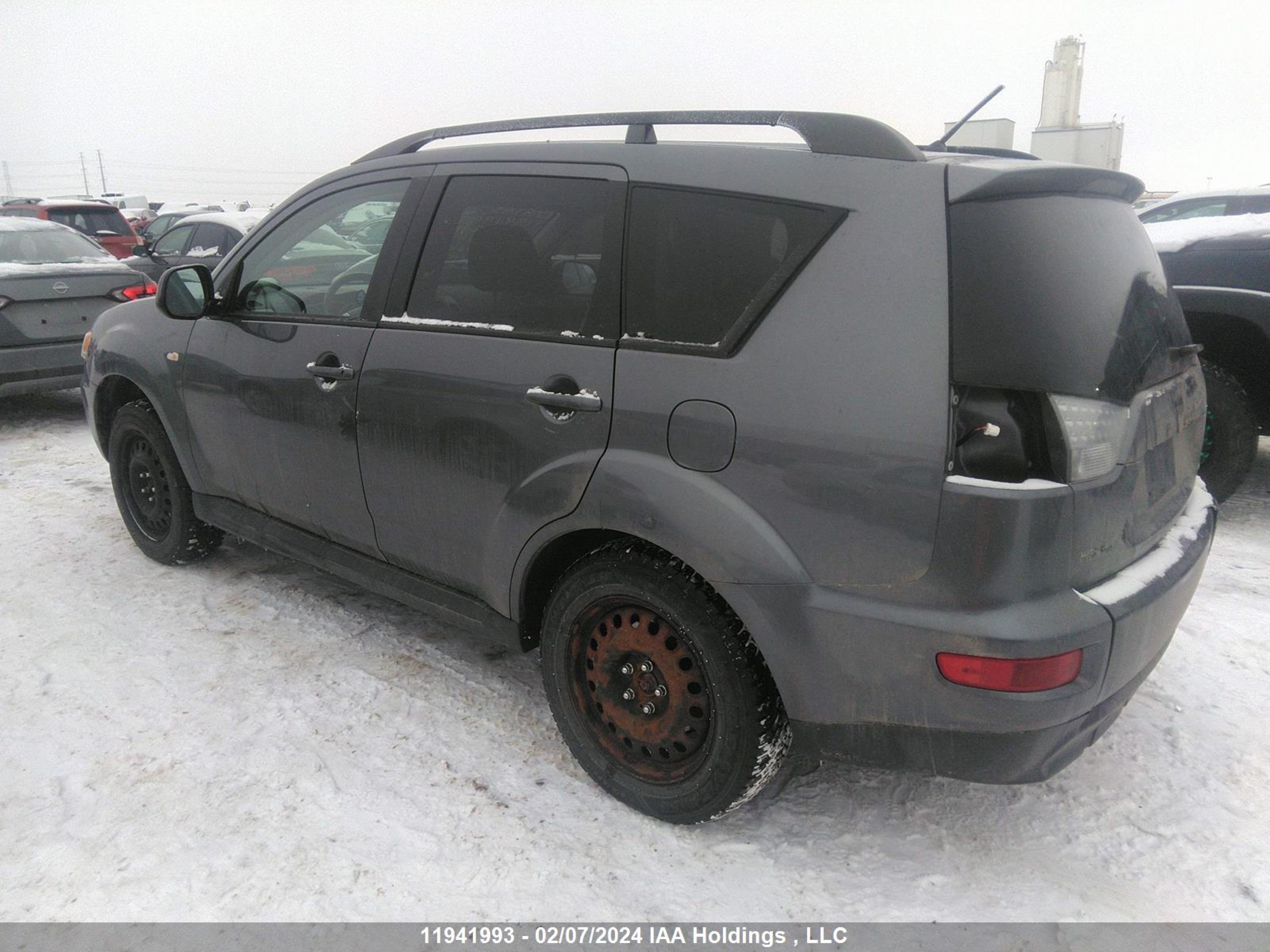 Photo 2 VIN: JA4AT2AW8AZ606275 - MITSUBISHI OUTLANDER 